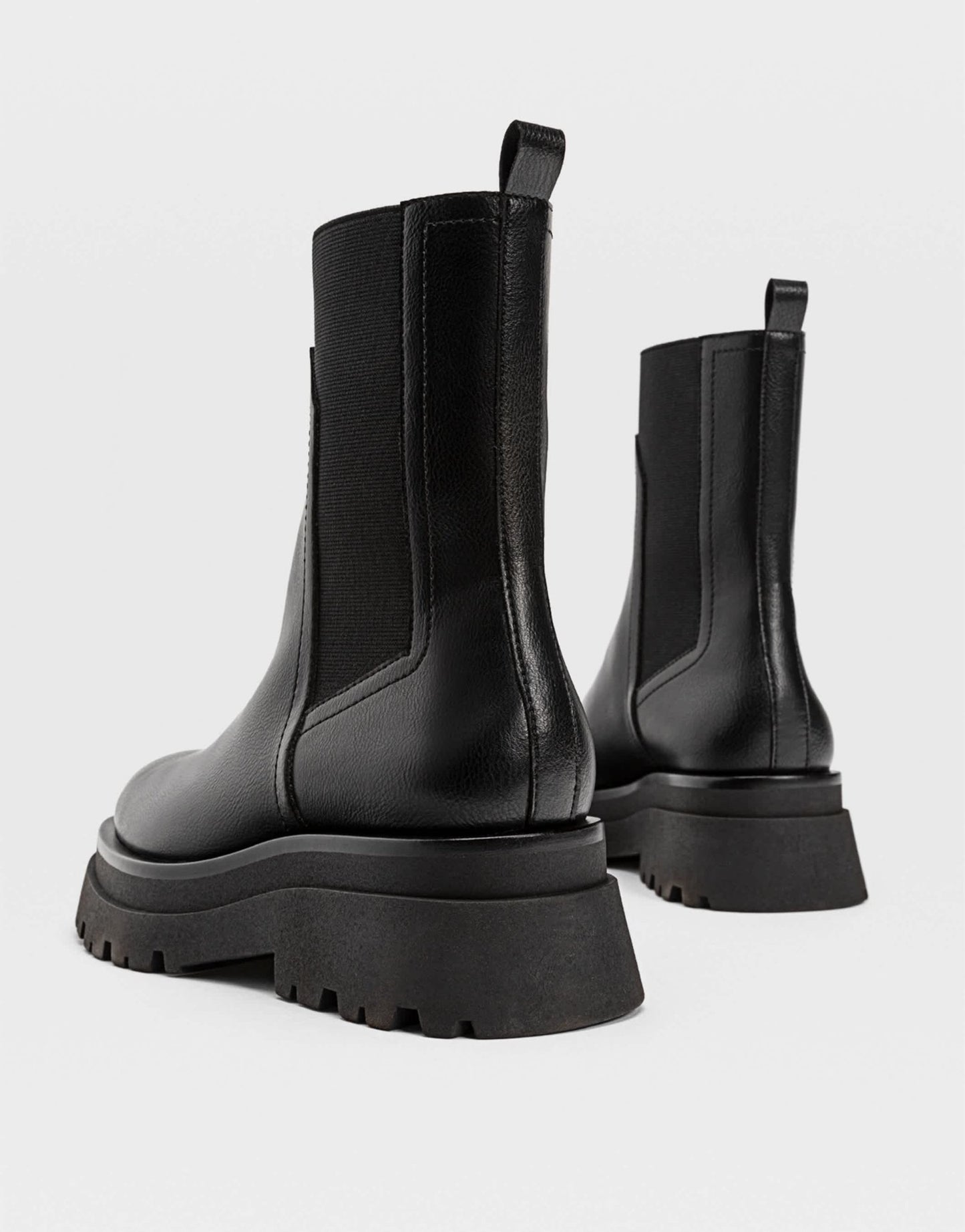 Stradivarius pull on chelsea boots in black - ASOS Sample Sale