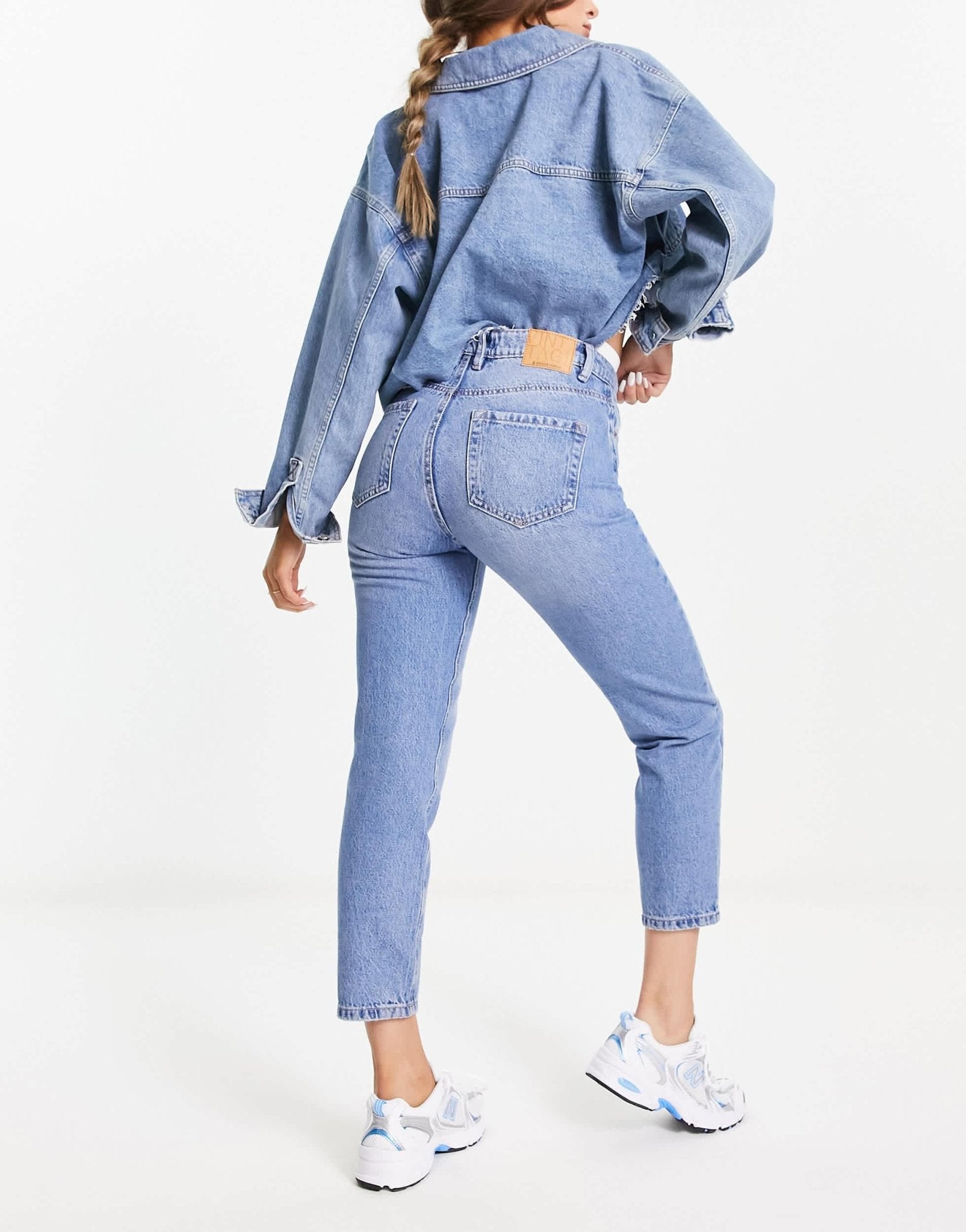 Stradivarius rigid mom jean in medium wash - ASOS Sample Sale