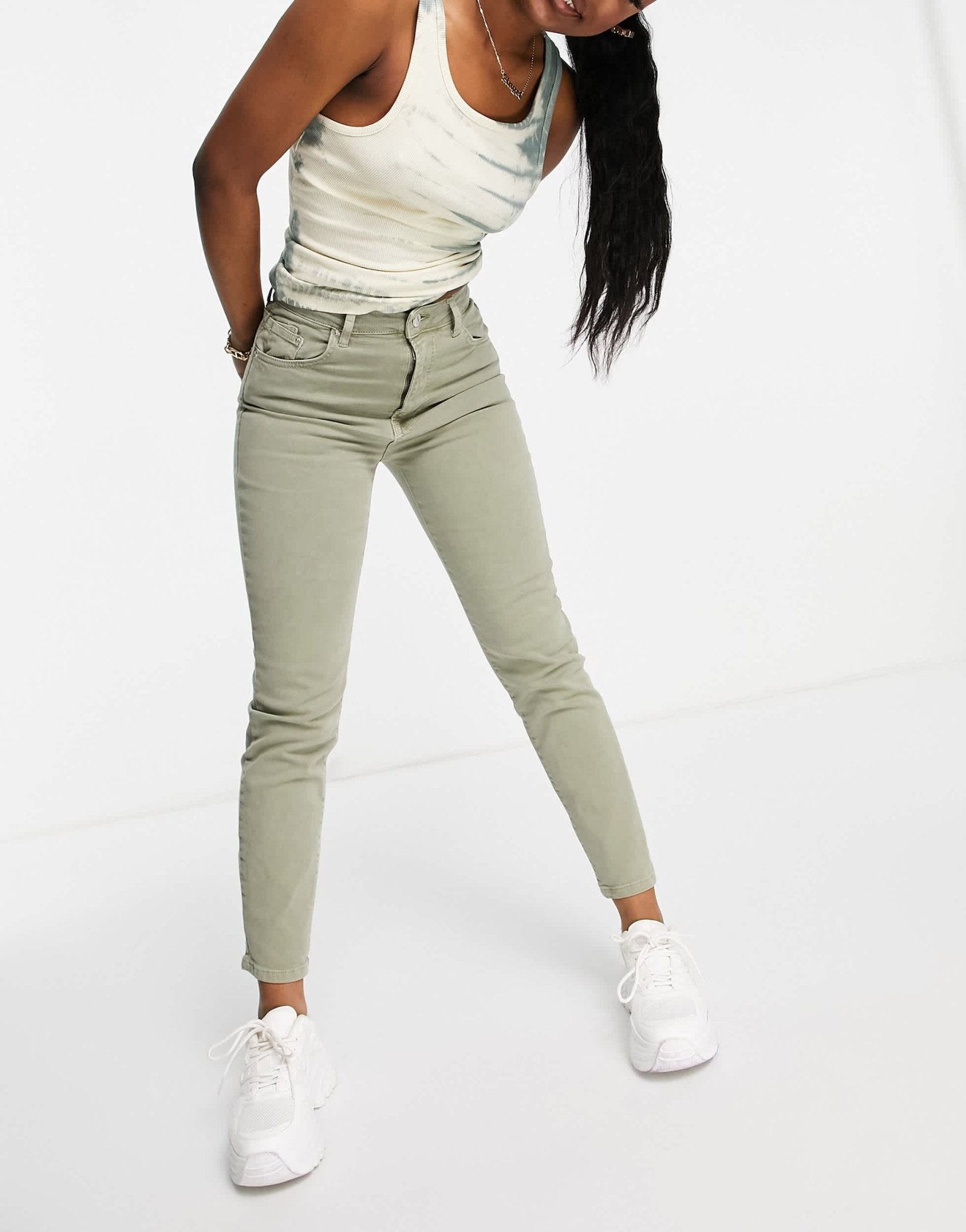 Stradivarius slim mom jean with stretch in washed khaki - ASOS Sample Sale