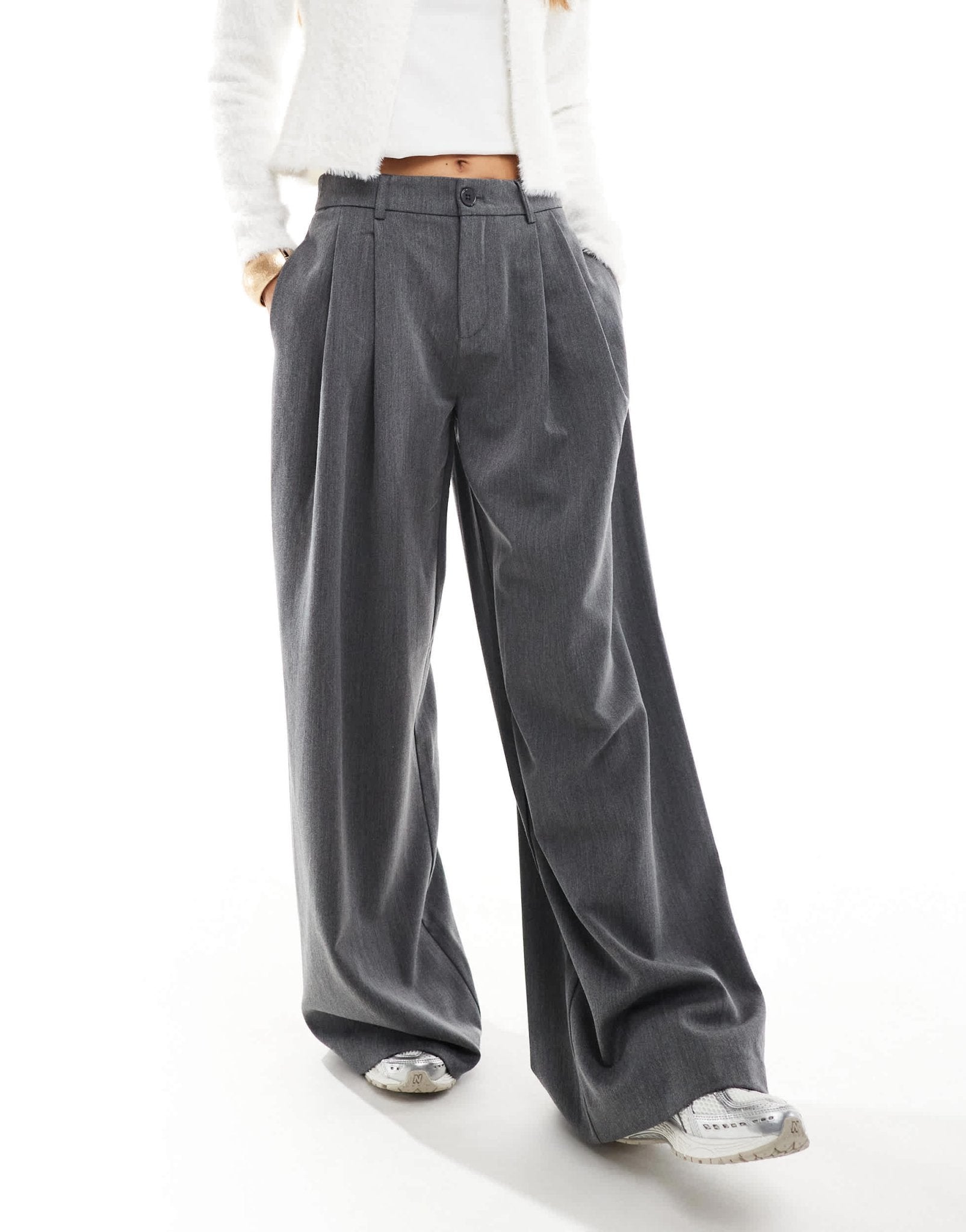 Stradivarius STR tailored pleated wide low waist trouser in grey - ASOS Sample Sale