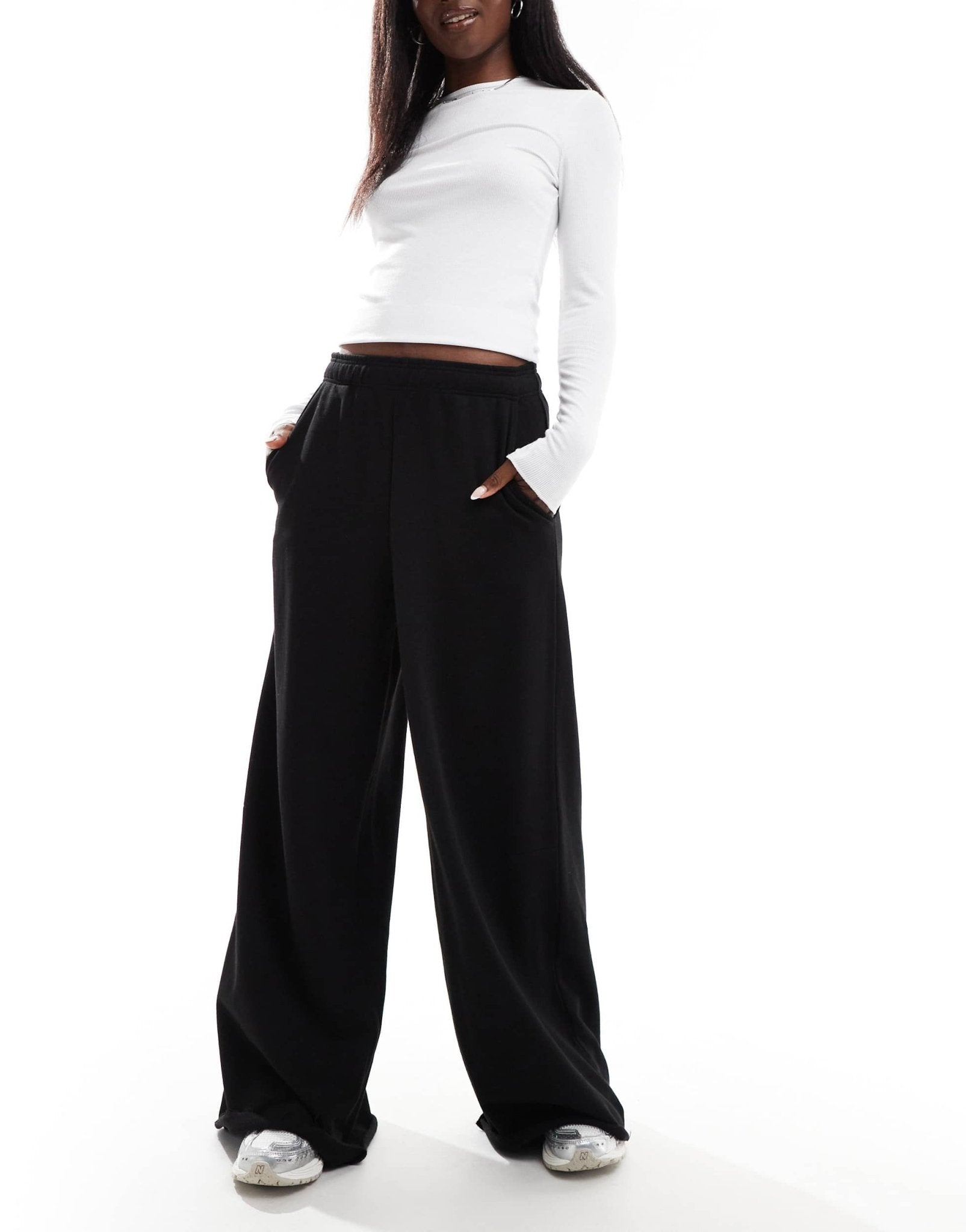 Stradivarius STR ultra wide leg jogger in black - ASOS Sample Sale