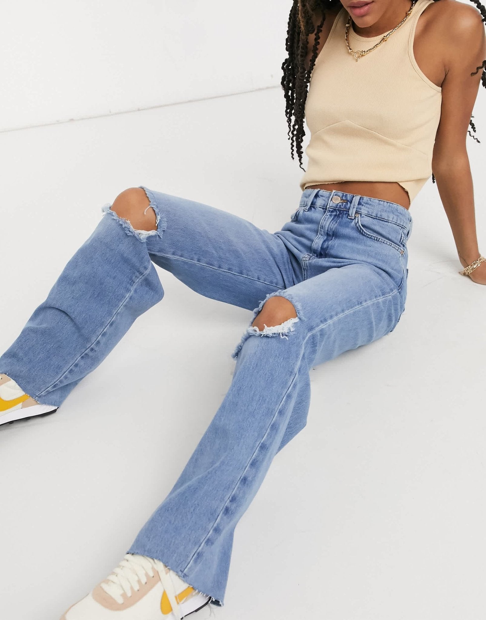 Stradivarius straight leg 90s jeans with rips in blue - ASOS Sample Sale
