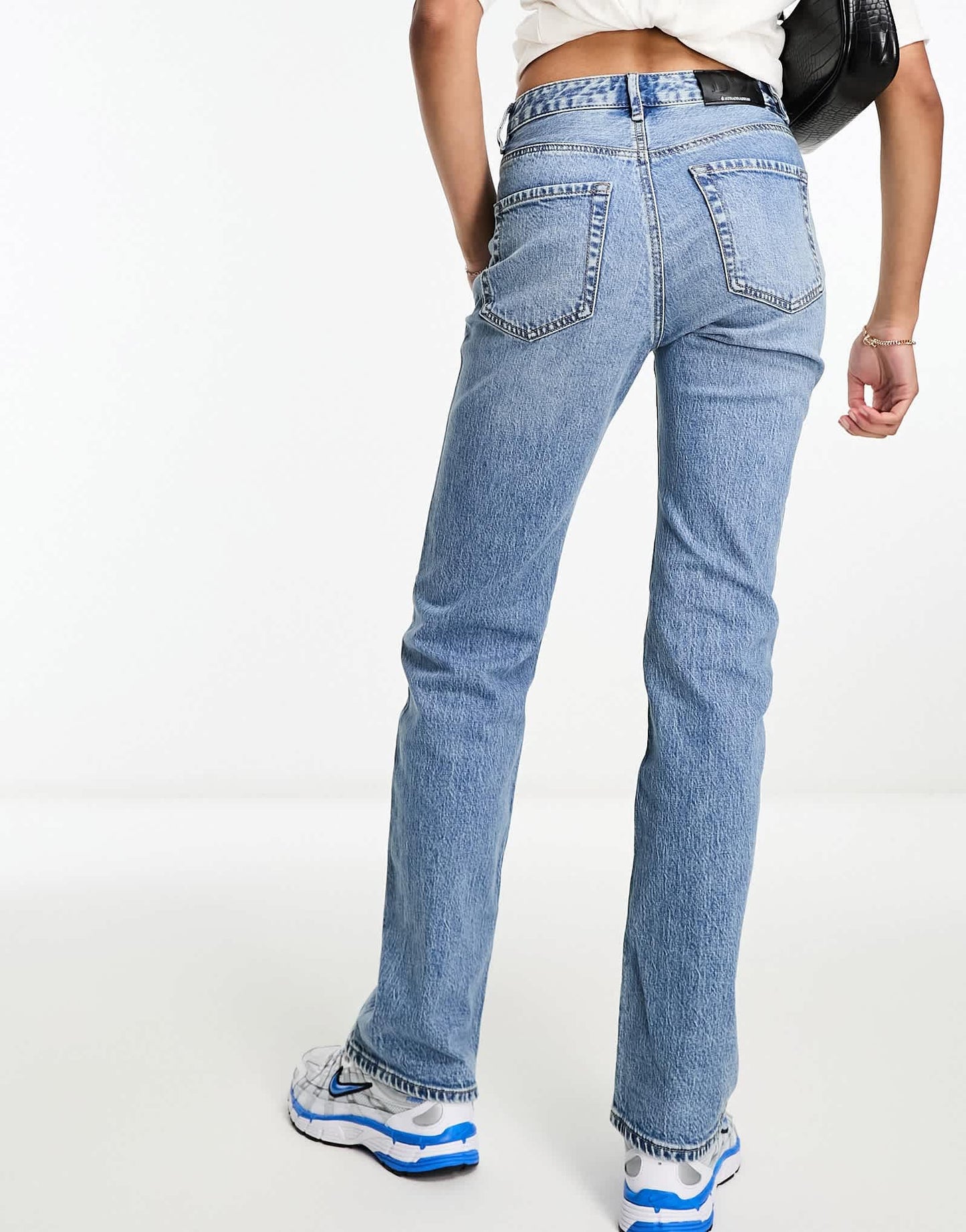Stradivarius straight leg jean in medium wash blue - ASOS Sample Sale