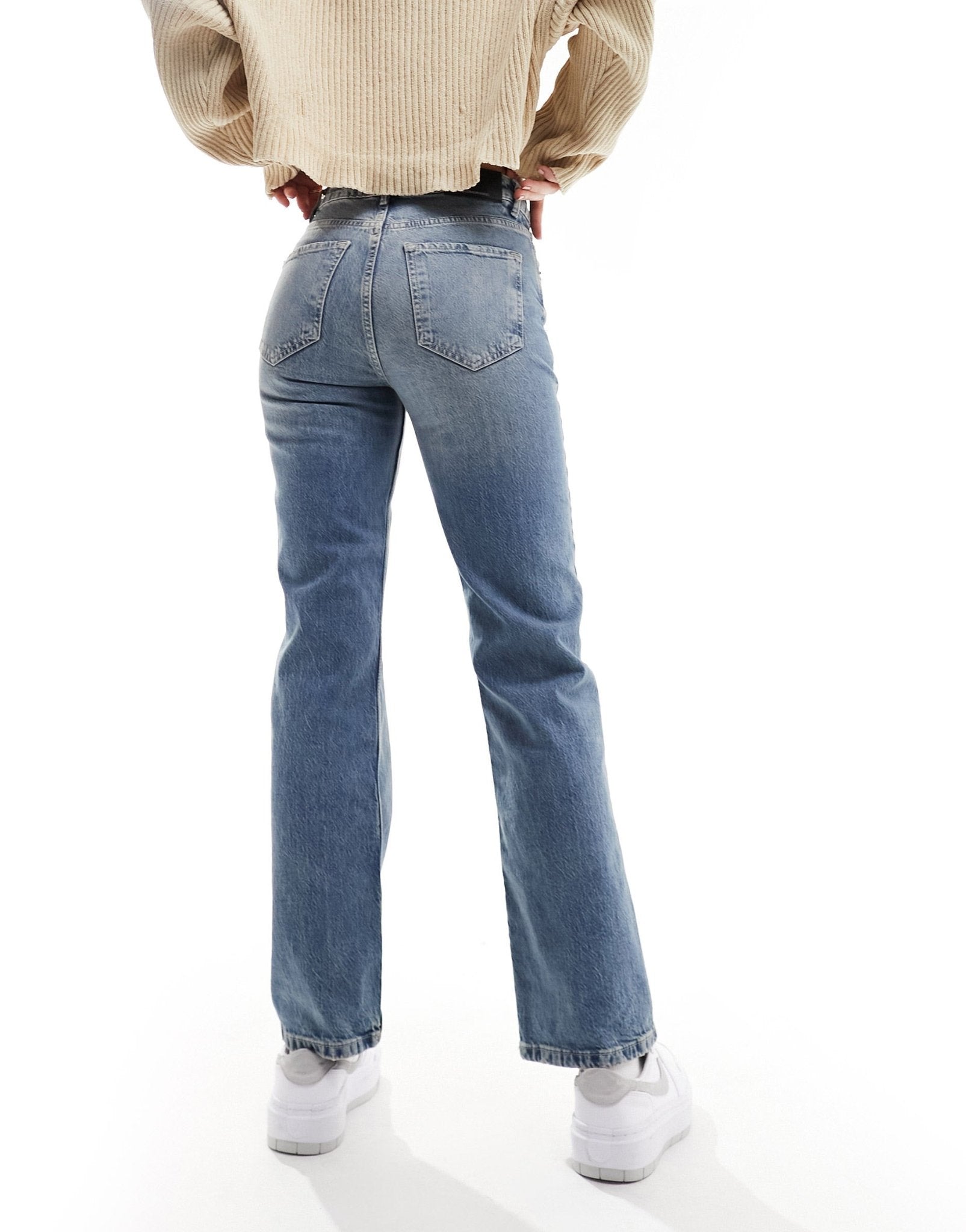 Stradivarius straight leg jean in vintage wash - ASOS Sample Sale