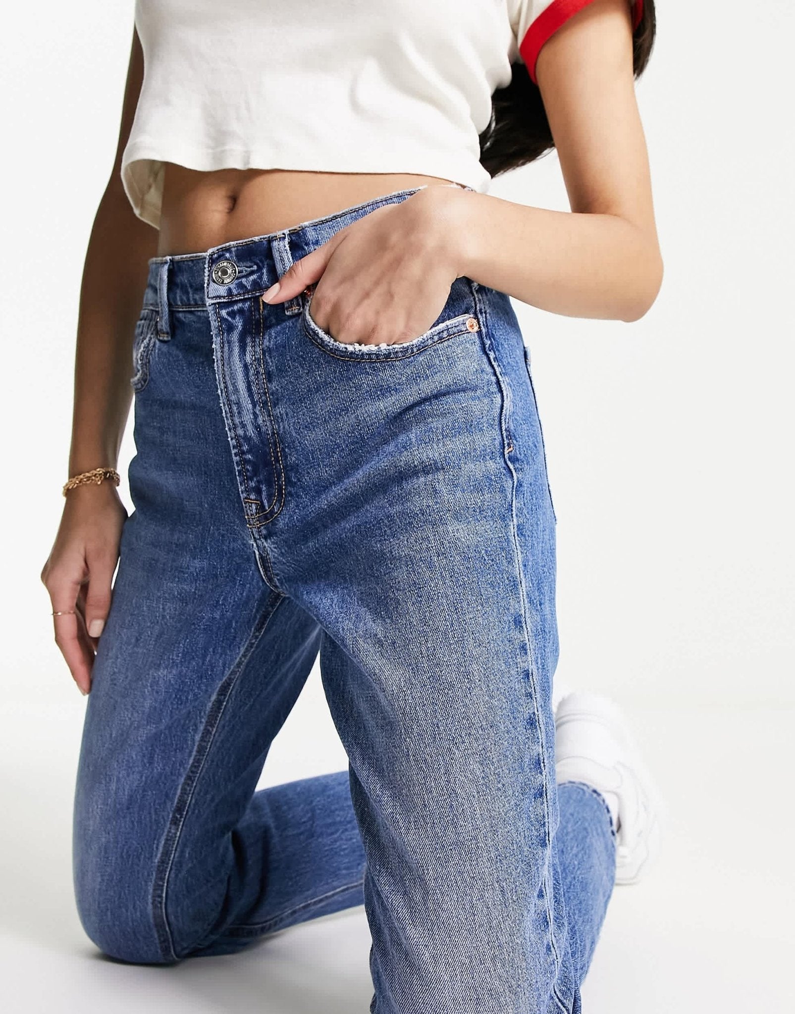 Stradivarius straight slim jean in medium blue - ASOS Sample Sale