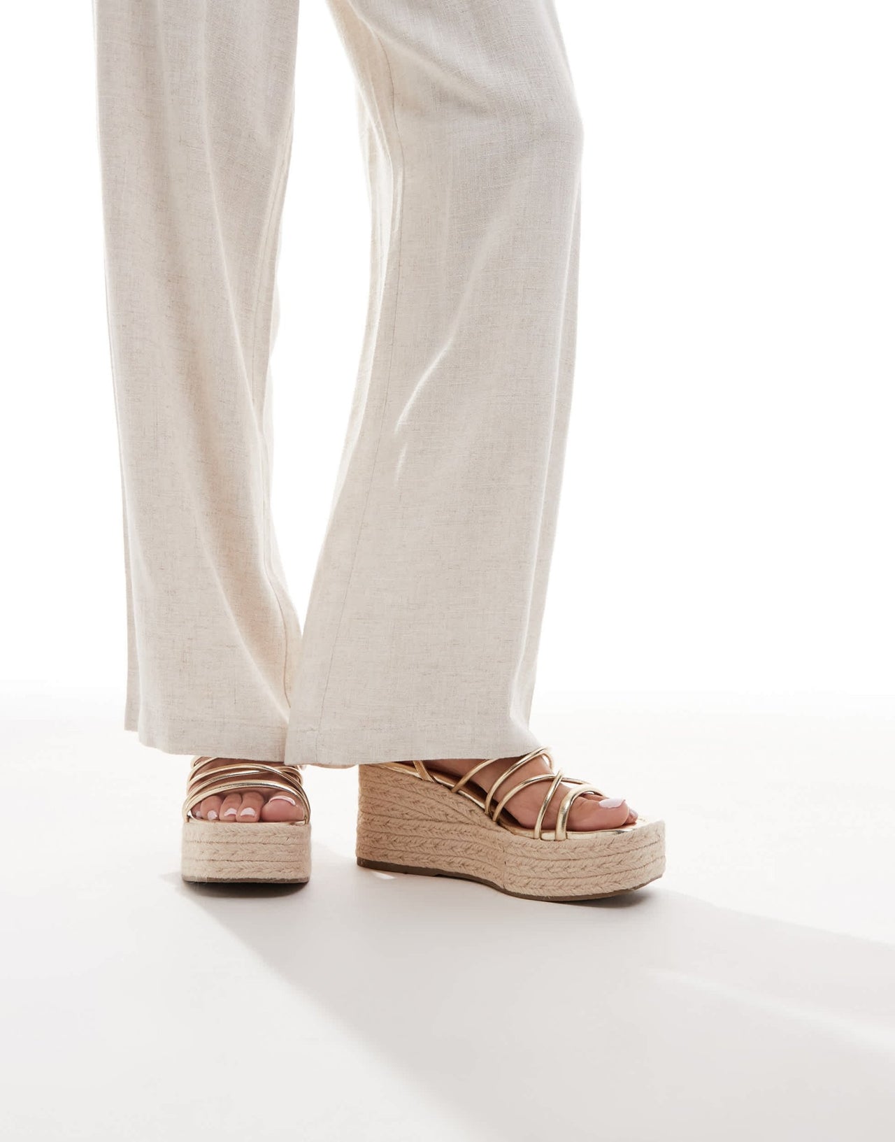 Stradivarius strappy wedge in gold - ASOS Sample Sale