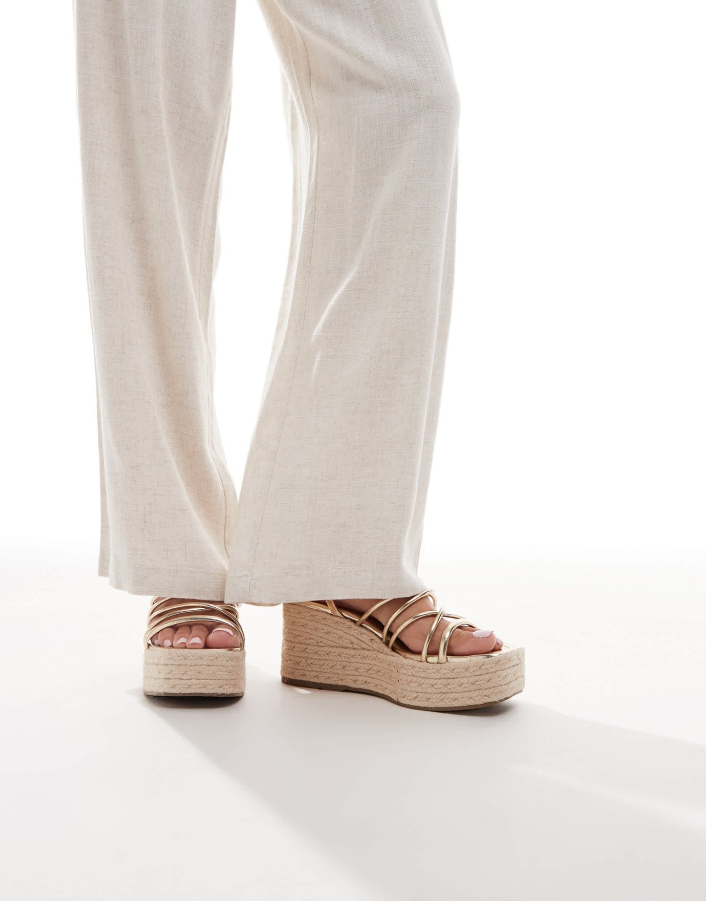 Stradivarius strappy wedge in gold - ASOS Sample Sale