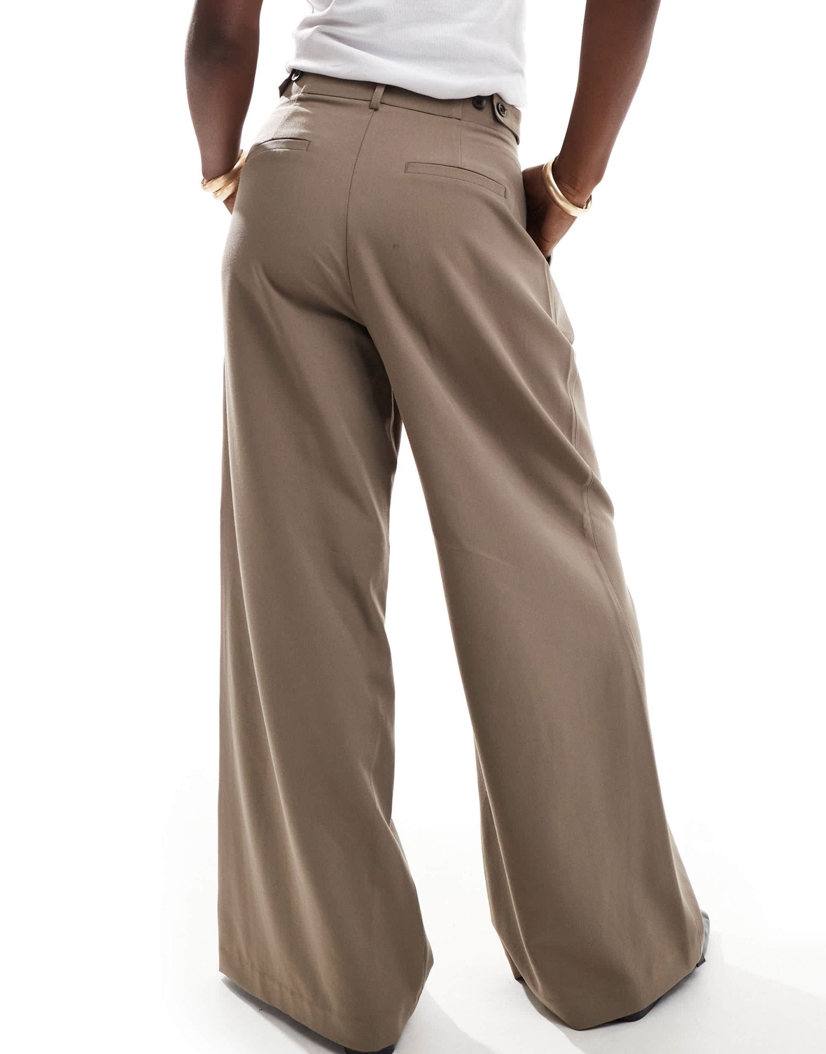 Stradivarius super wide leg pleat front trousers in beige - ASOS Sample Sale