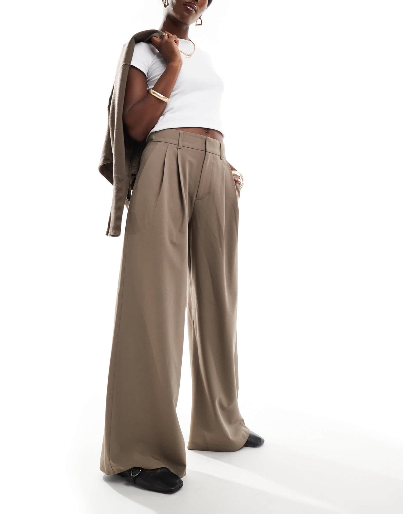 Stradivarius super wide leg pleat front trousers in beige - ASOS Sample Sale