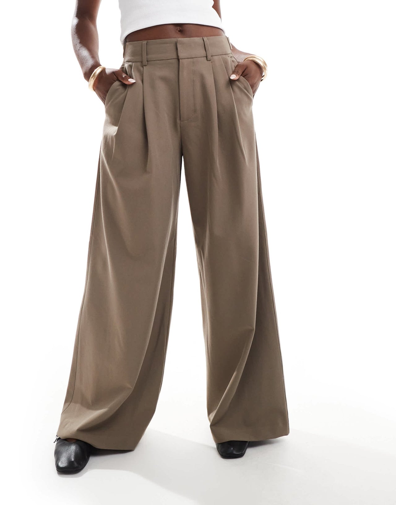Stradivarius super wide leg pleat front trousers in beige - ASOS Sample Sale