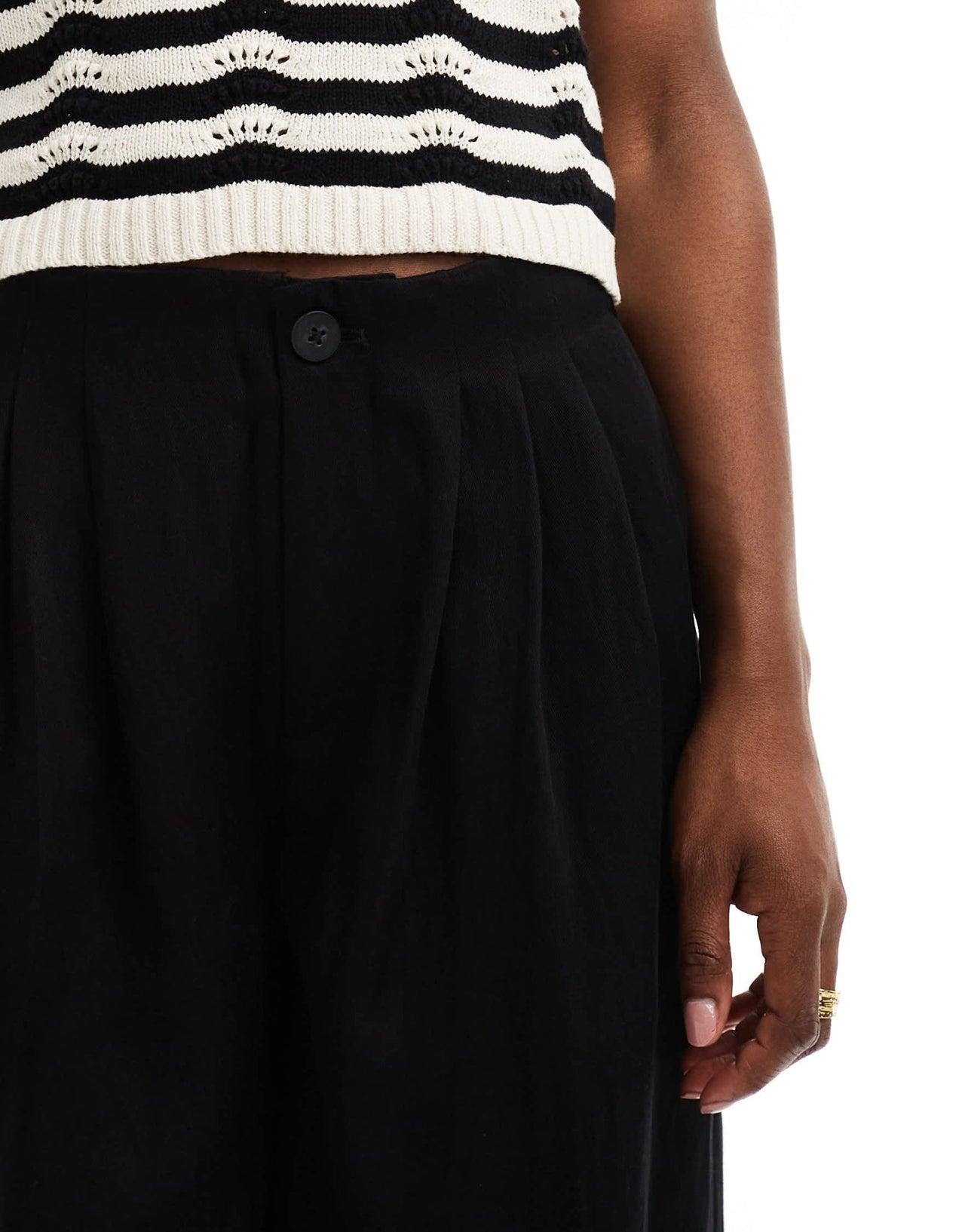 Stradivarius tailored pleated wide leg trouser in black - ASOS Sample Sale