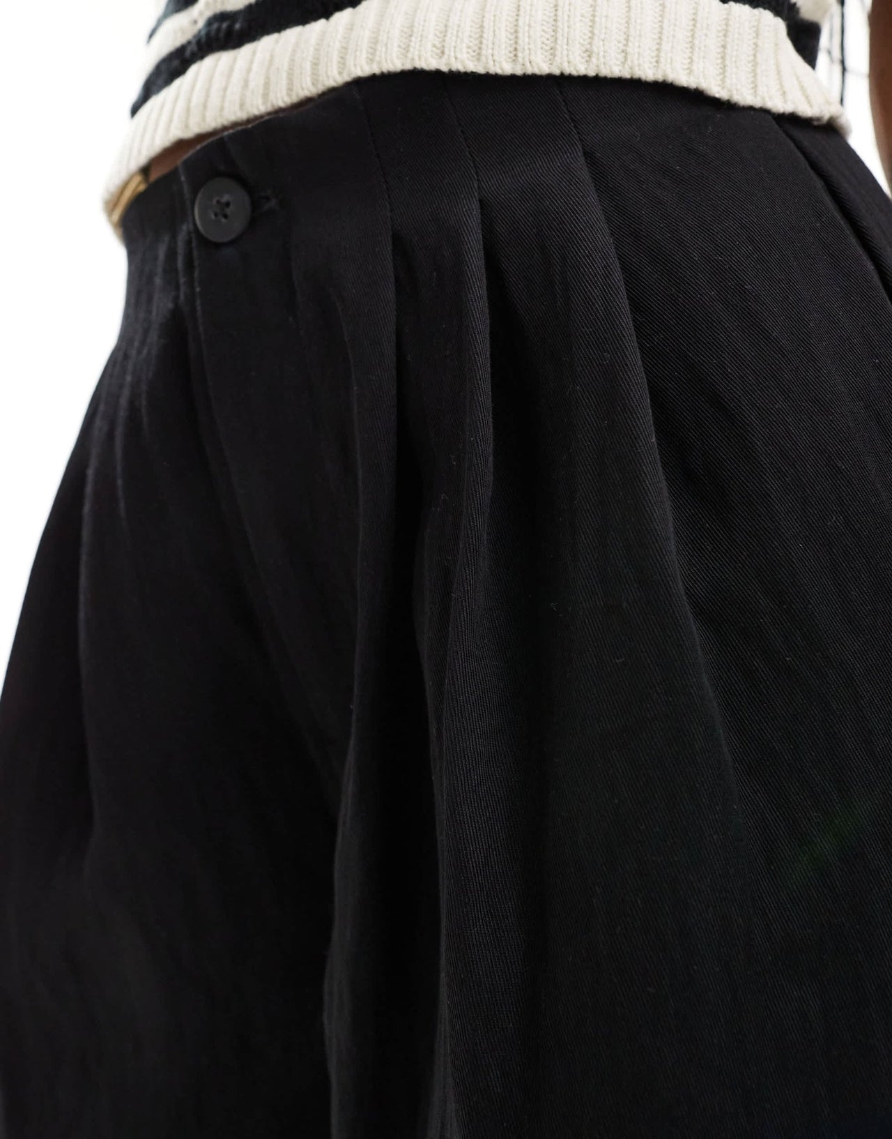 Stradivarius tailored pleated wide leg trouser in black - ASOS Sample Sale