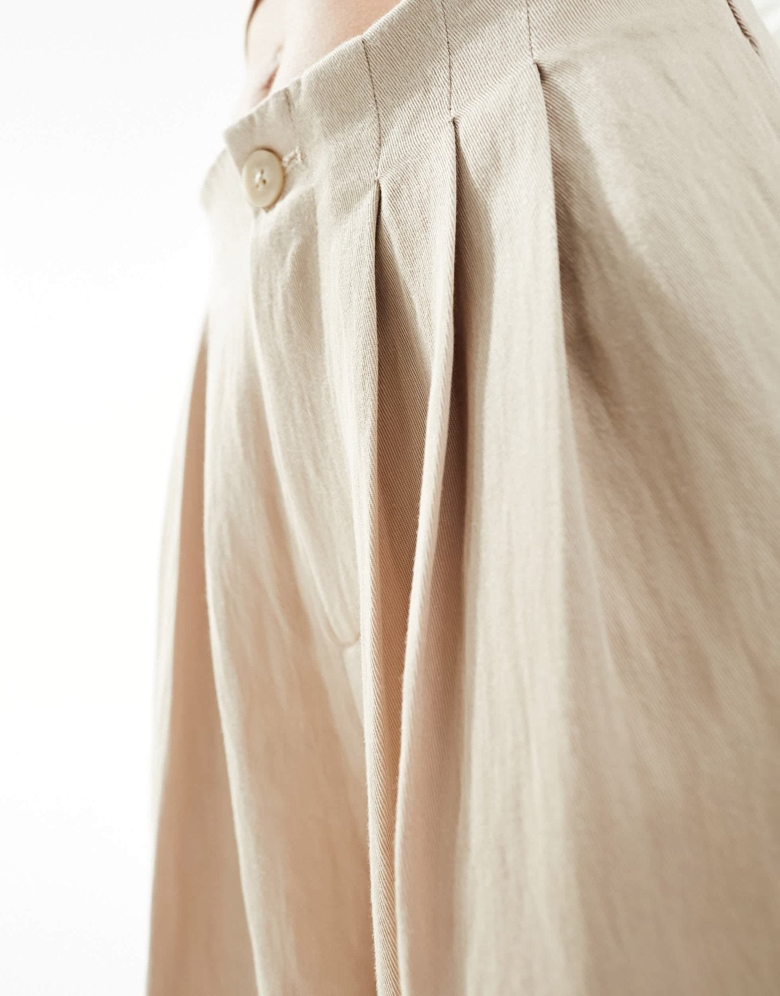 Stradivarius tailored pleated wide leg trouser in caramel - ASOS Sample Sale