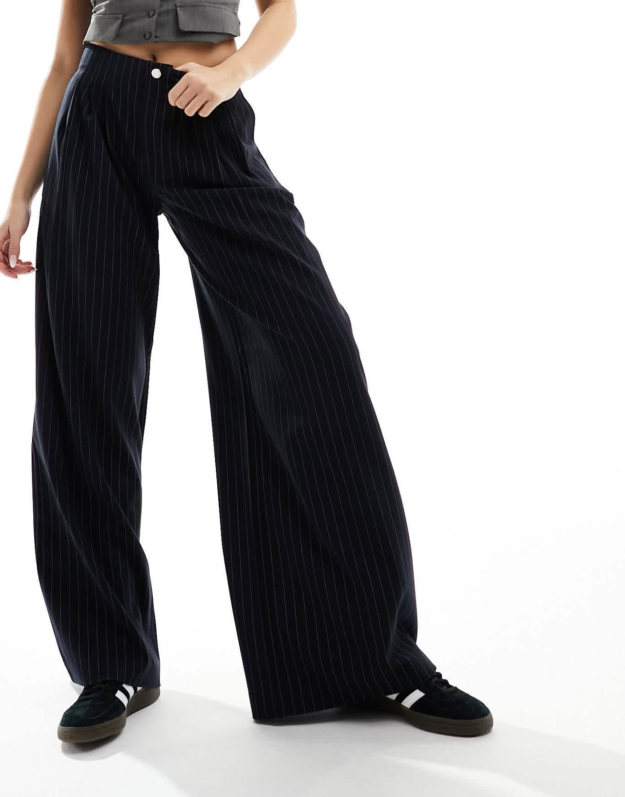 Stradivarius tailored pleated wide leg trouser in navy pinstripe - ASOS Sample Sale