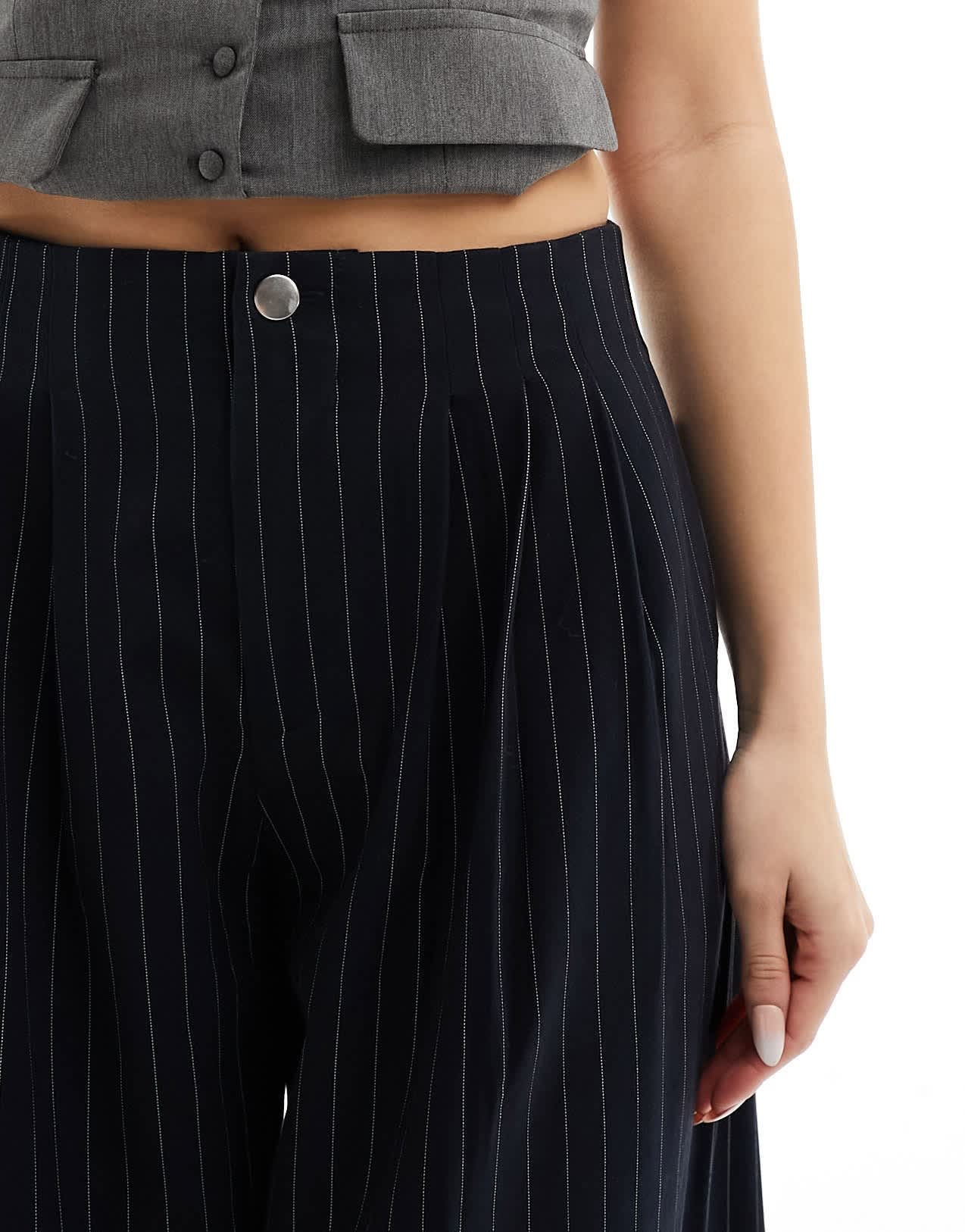 Stradivarius tailored pleated wide leg trouser in navy pinstripe - ASOS Sample Sale