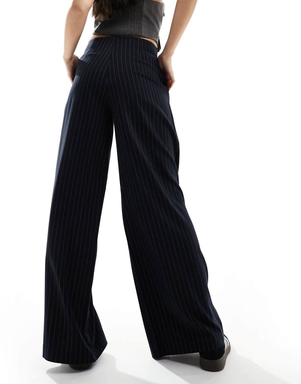 Stradivarius tailored pleated wide leg trouser in navy pinstripe - ASOS Sample Sale