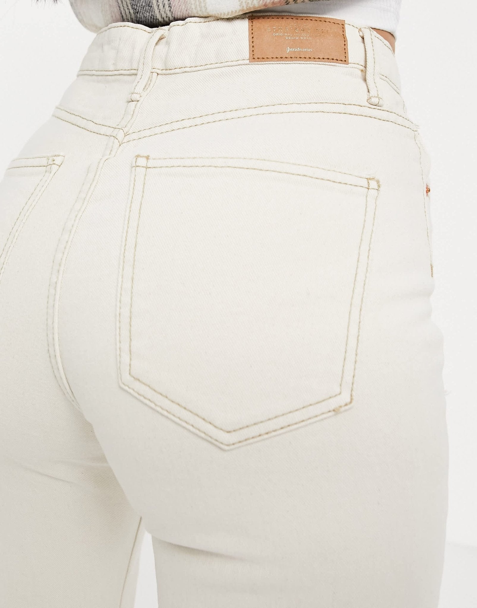 Stradivarius Tall 90s dad jean in ecru - ASOS Sample Sale