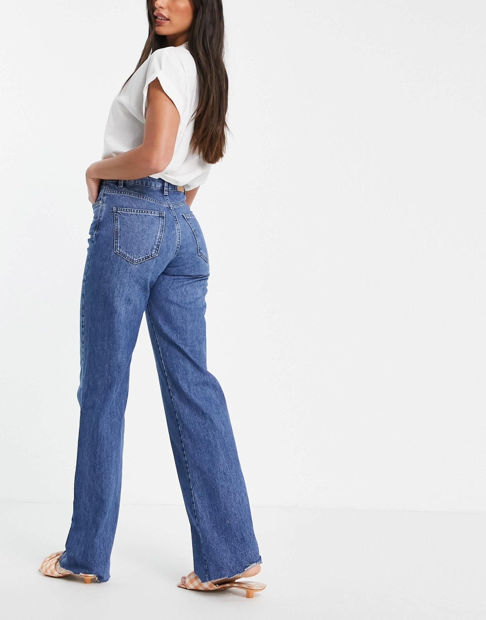 Stradivarius Tall 90s dad jean in medium blue - ASOS Sample Sale