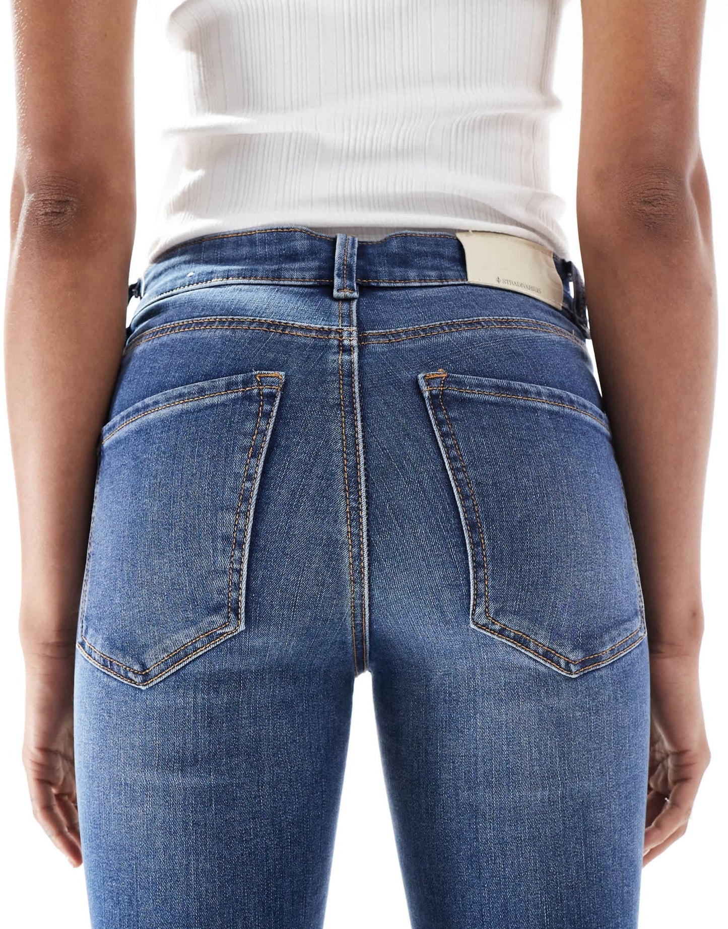 Stradivarius Tall D78 cropped flare jean in medium wash - ASOS Sample Sale