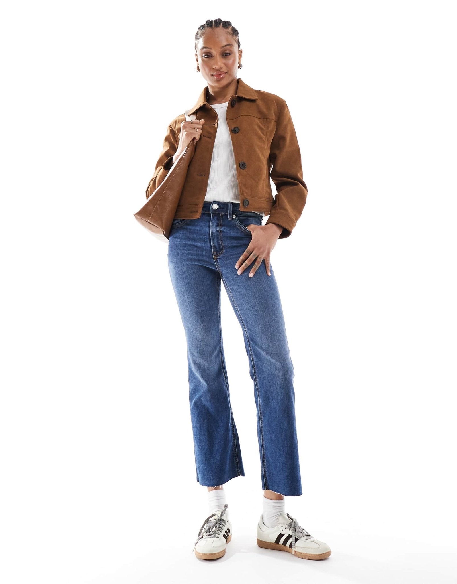 Stradivarius Tall D78 cropped flare jean in medium wash - ASOS Sample Sale