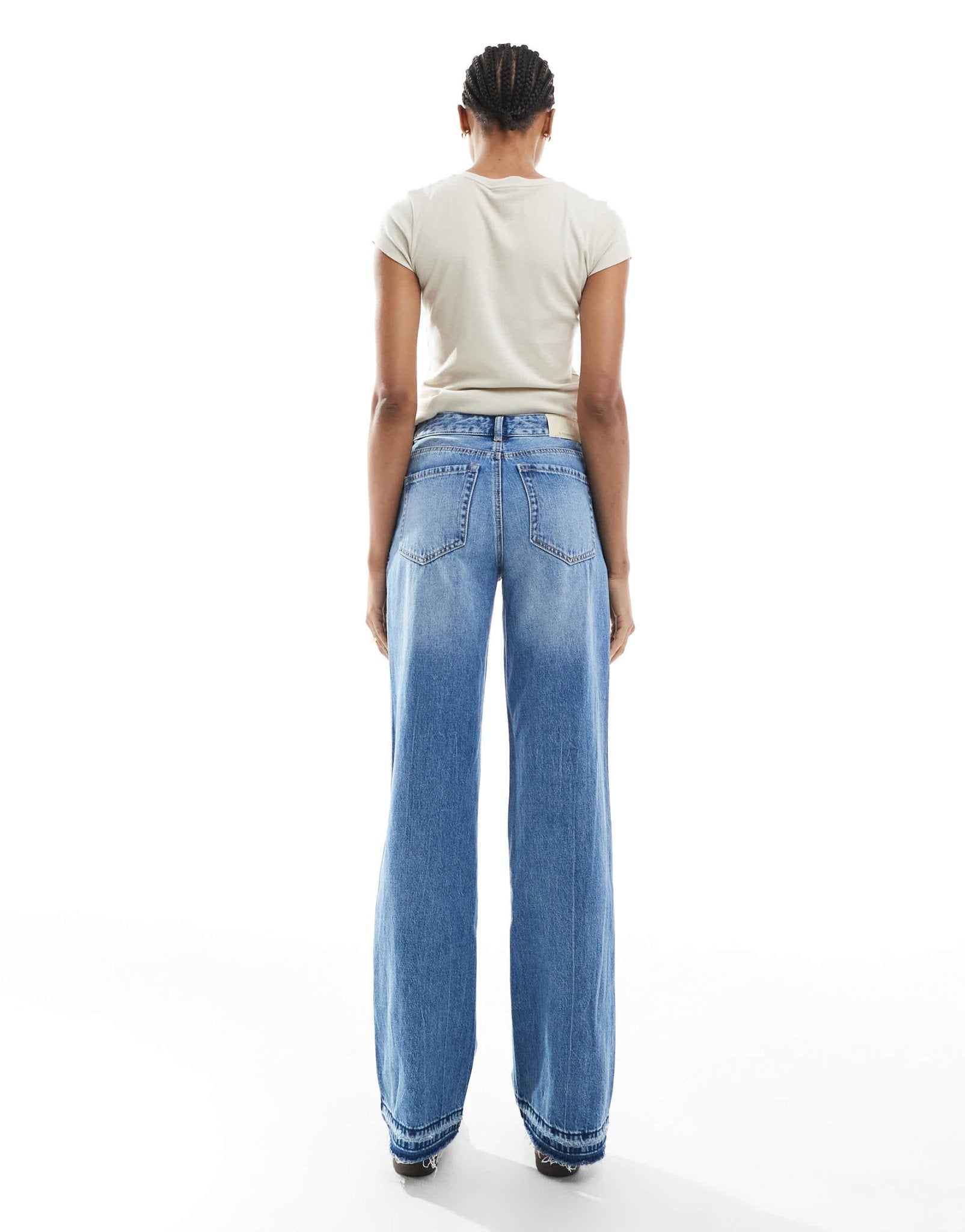 Stradivarius Tall D92 wide leg dad jeans in medium wash - ASOS Sample Sale