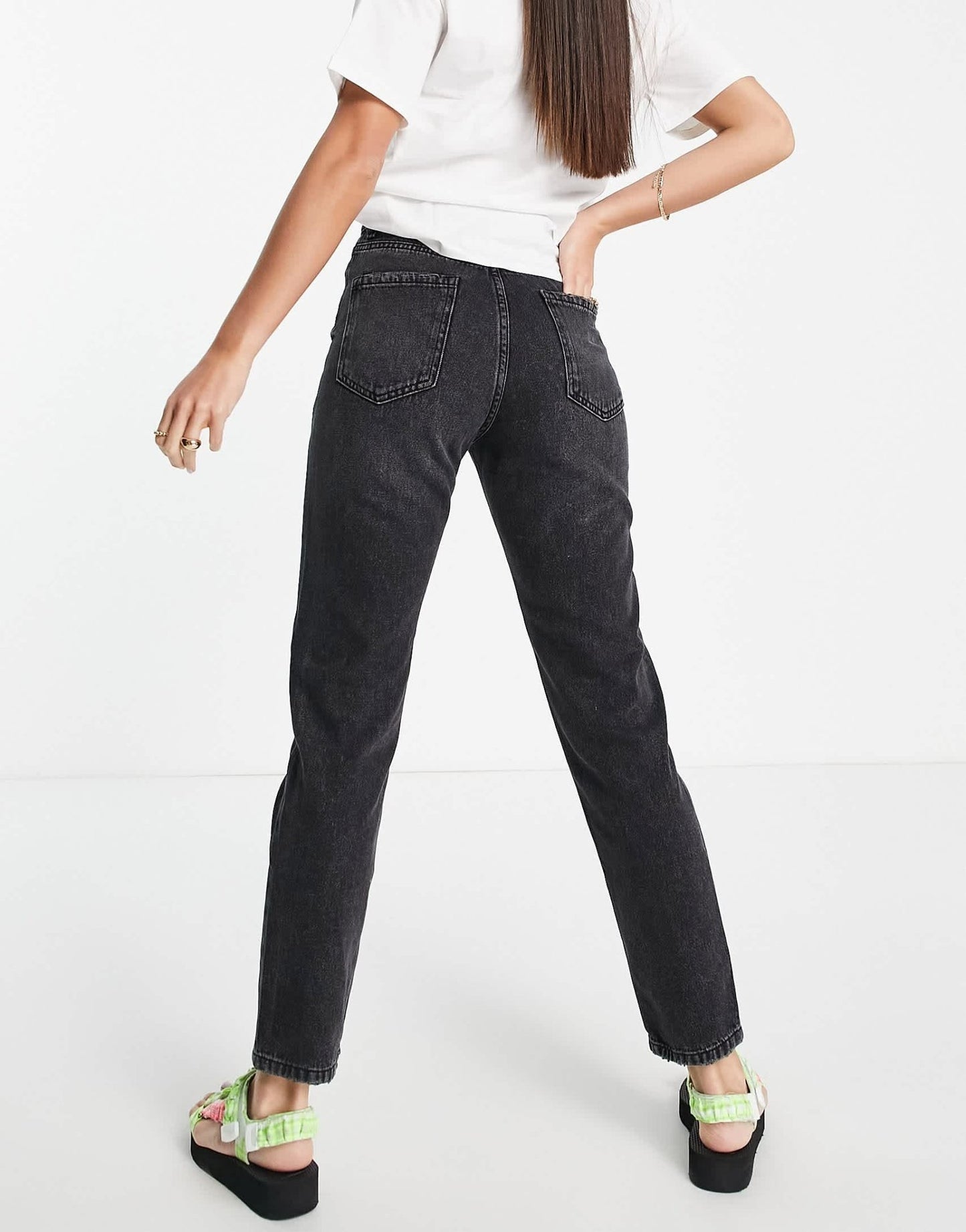 Stradivarius Tall mom fit vintage jean in washed black - ASOS Sample Sale