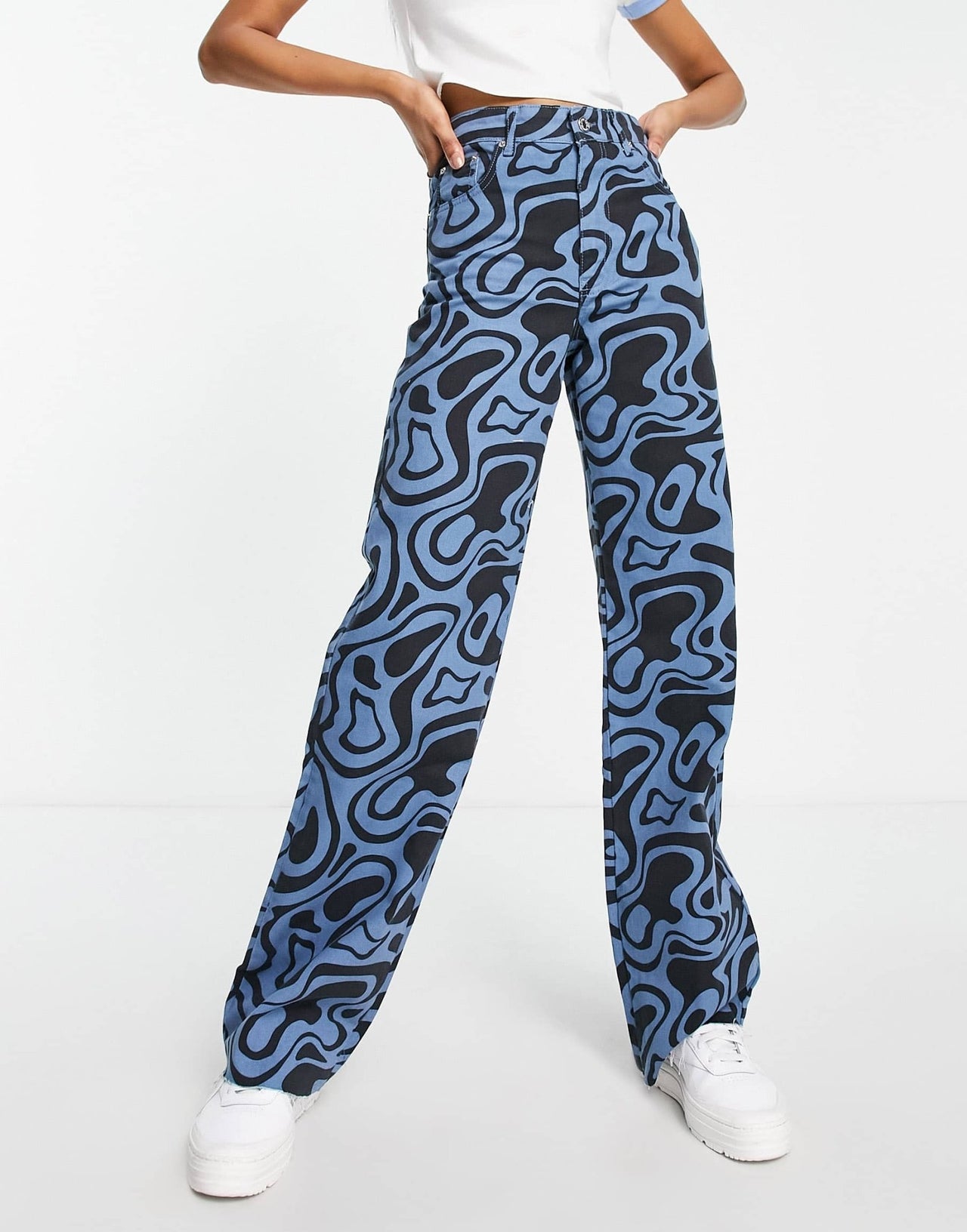 Stradivarius Tall printed dad jean in blue retro print - ASOS Sample Sale