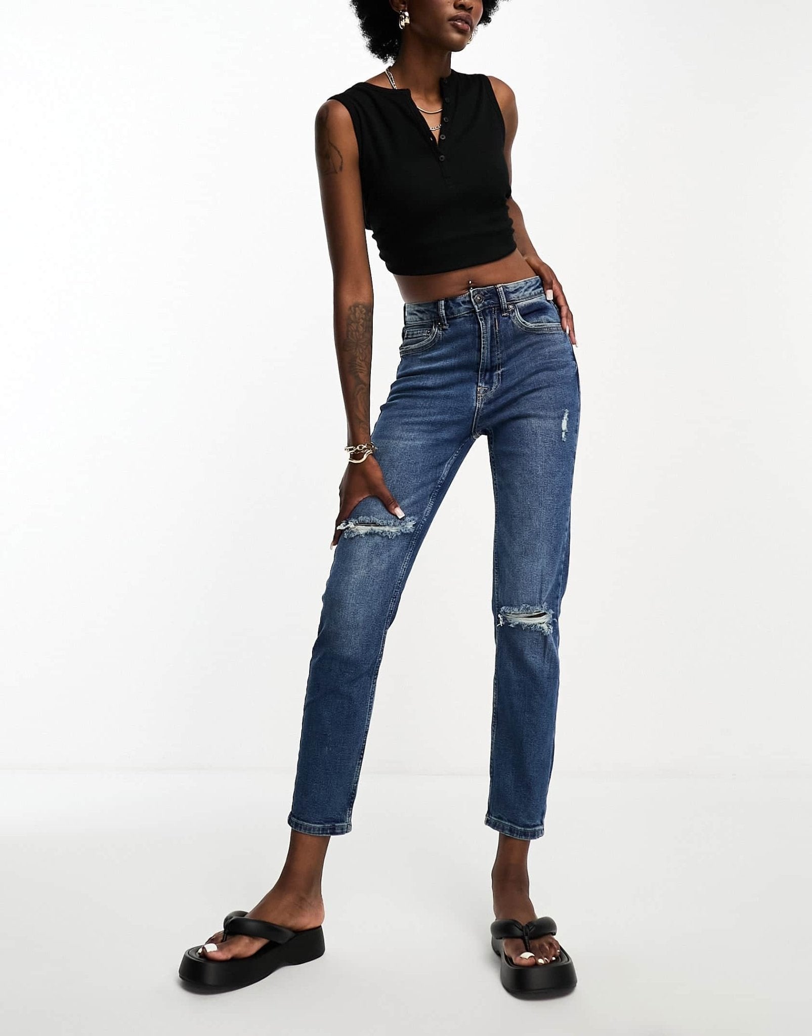 Stradivarius Tall slim mom jean with stretch and rip in medium blue - ASOS Sample Sale