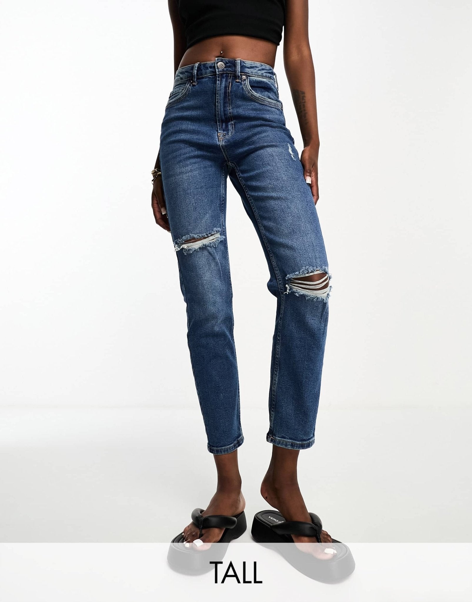 Stradivarius Tall slim mom jean with stretch and rip in medium blue - ASOS Sample Sale