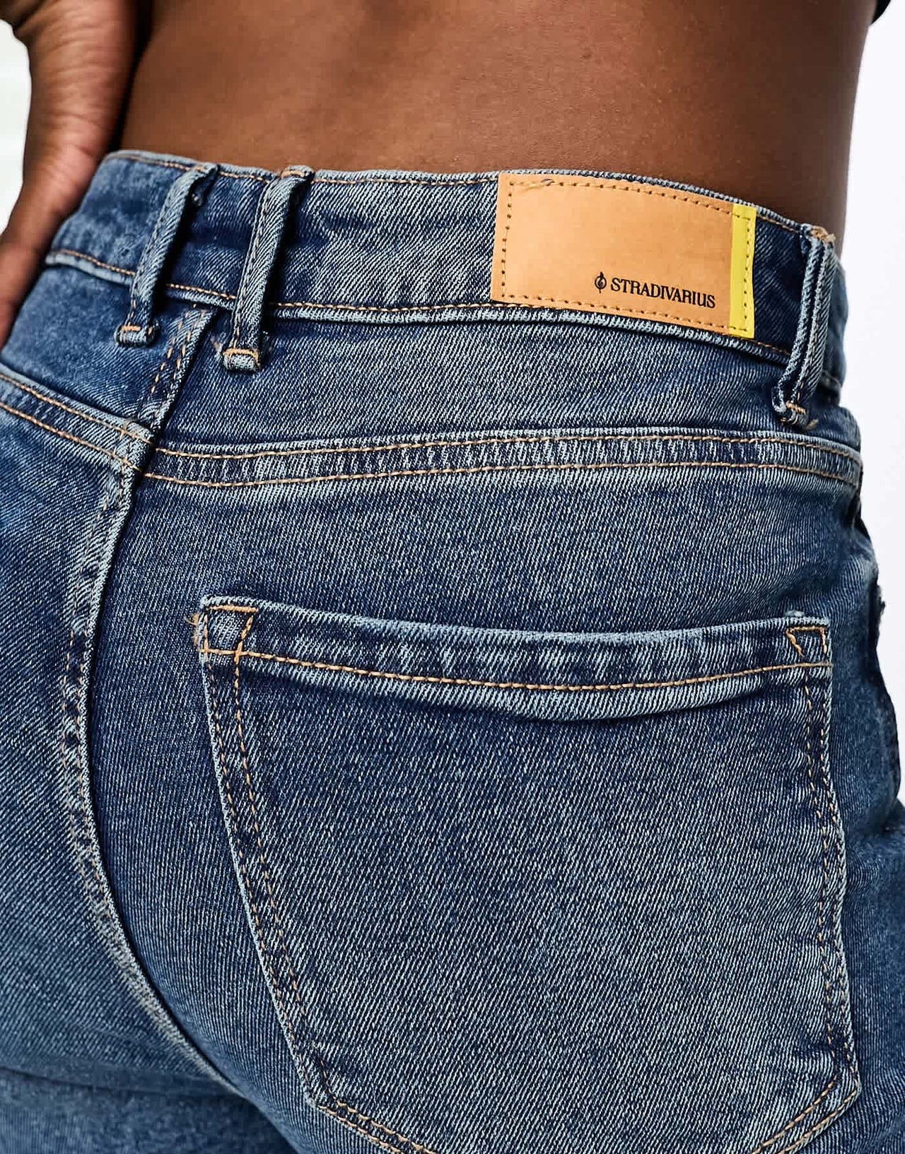 Stradivarius Tall slim mom jean with stretch and rip in medium blue - ASOS Sample Sale