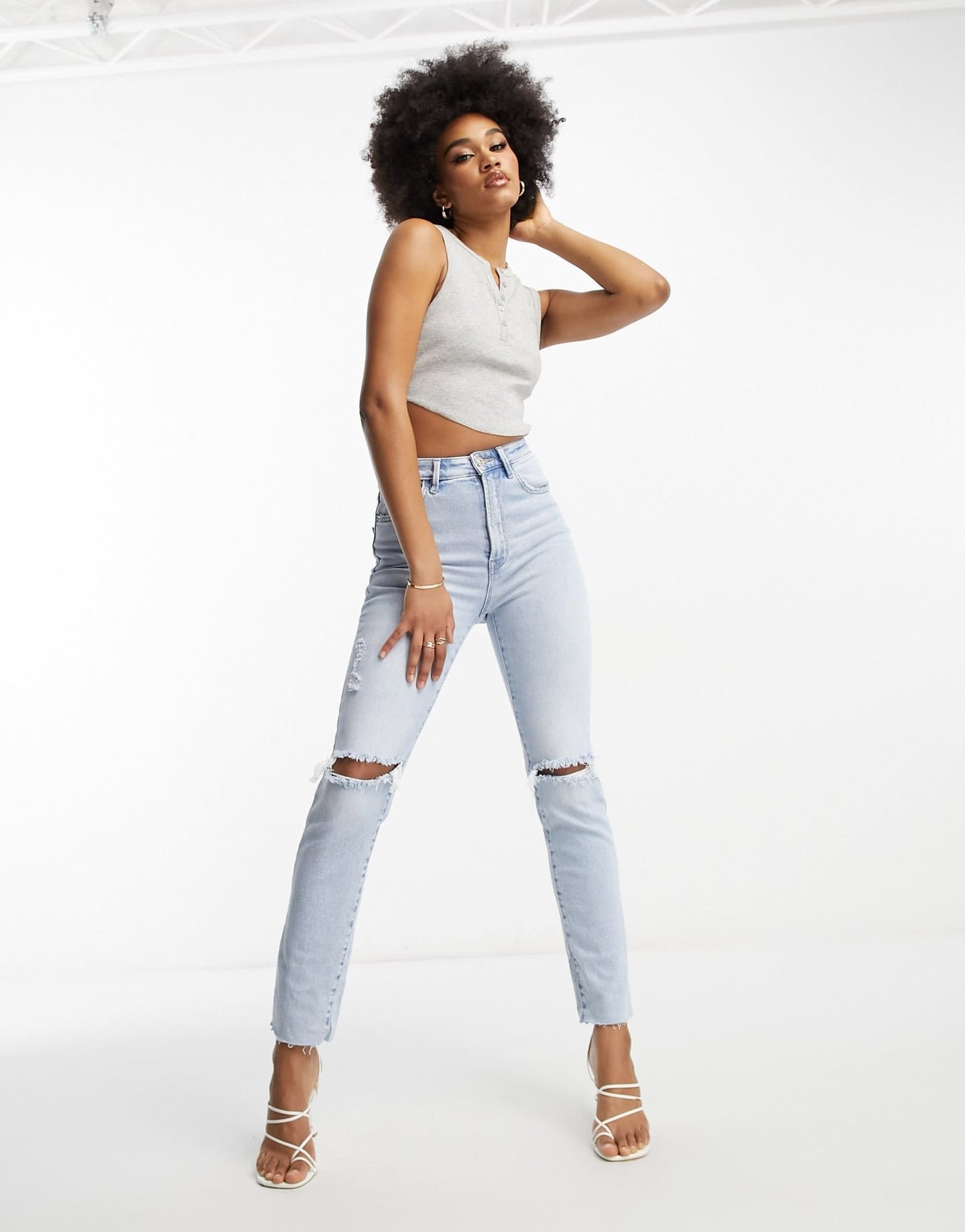 Stradivarius Tall slim mom jean with stretch and rip in vintage blue - ASOS Sample Sale