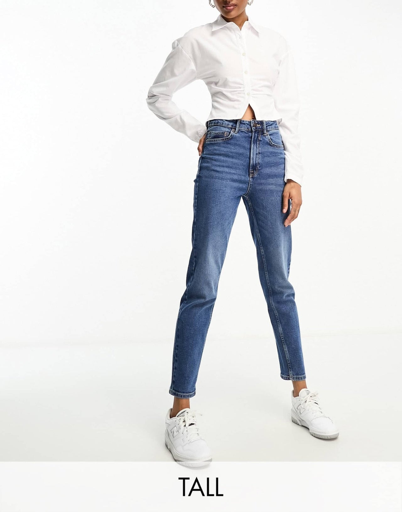 Stradivarius tall slim mom jean with stretch in authentic blue - ASOS Sample Sale