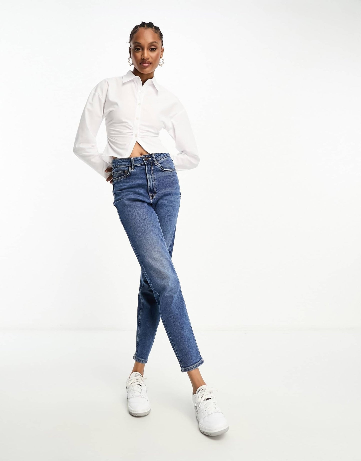 Stradivarius tall slim mom jean with stretch in authentic blue - ASOS Sample Sale