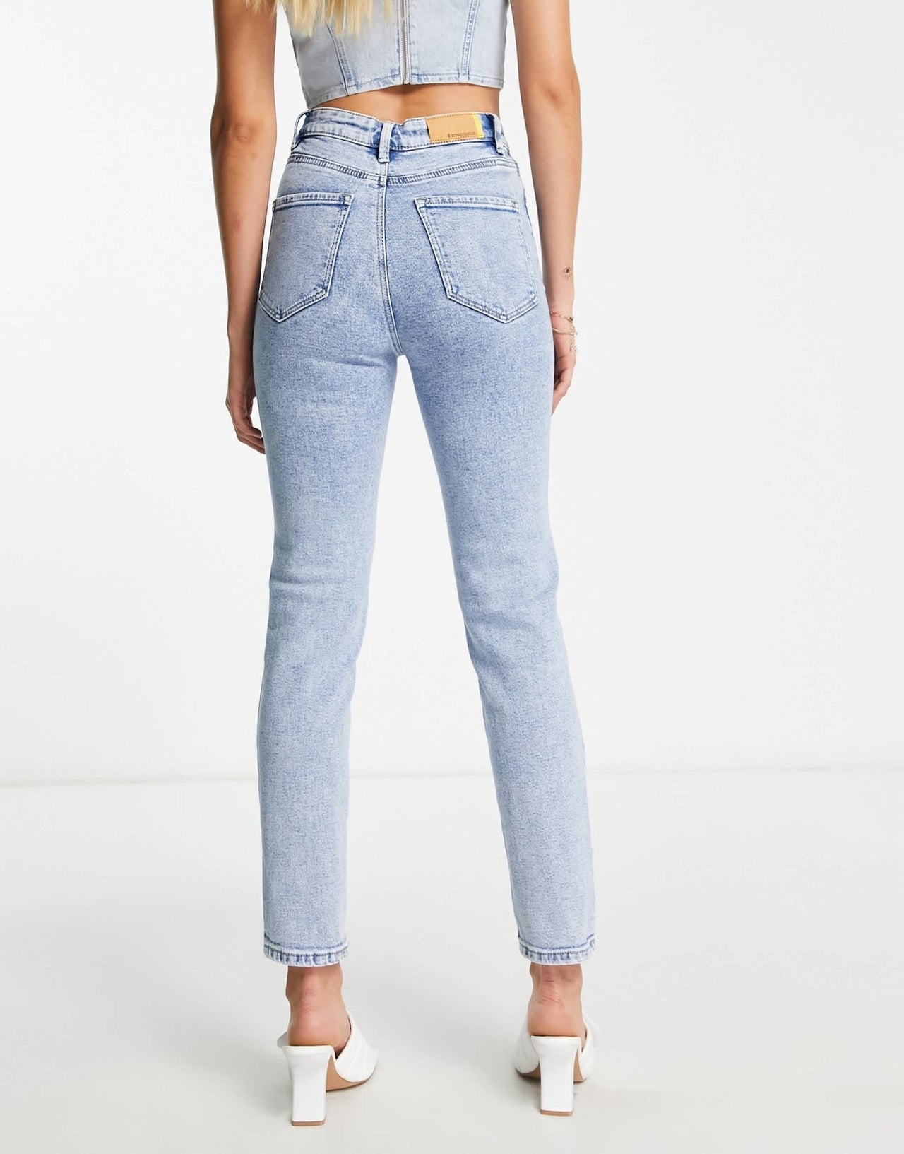 Stradivarius Tall slim mom jean with stretch in washed blue - ASOS Sample Sale