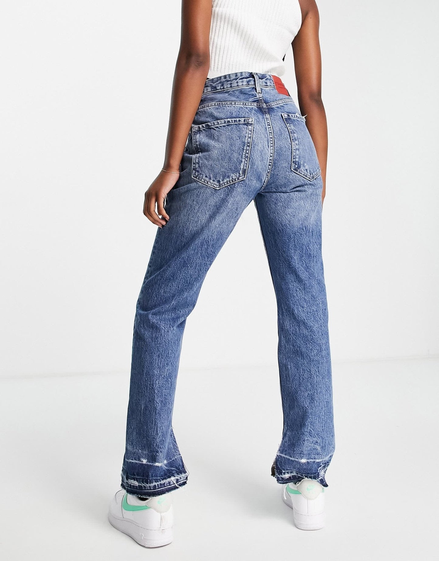 Stradivarius ultimate vintage straight in medium blue - ASOS Sample Sale