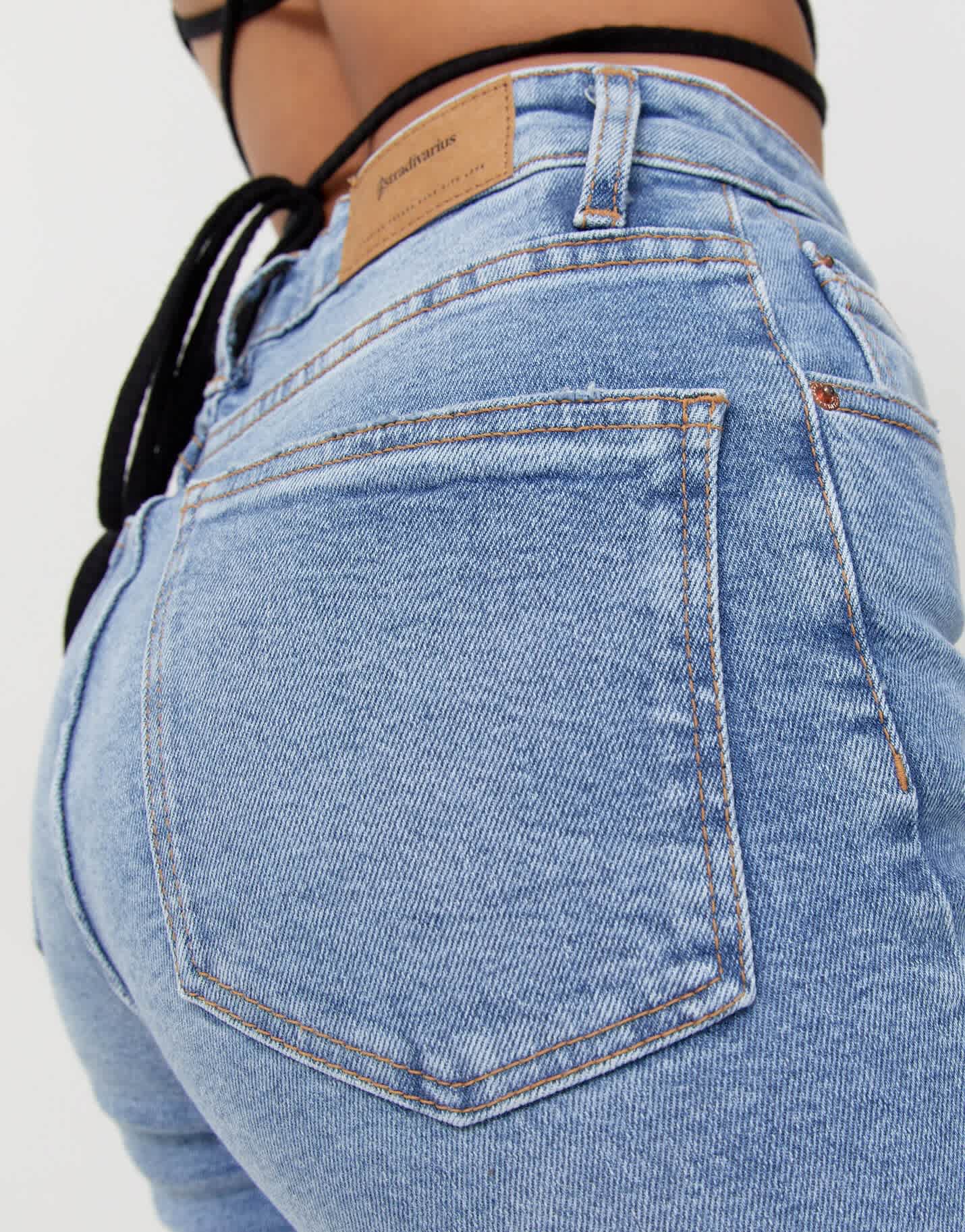 Stradivarius vintage fit straight jeans in medium wash - ASOS Sample Sale