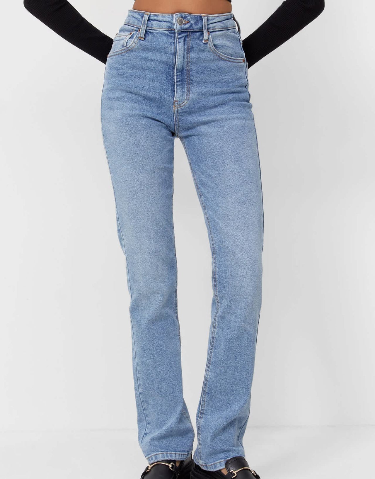 Stradivarius vintage fit straight jeans in medium wash - ASOS Sample Sale
