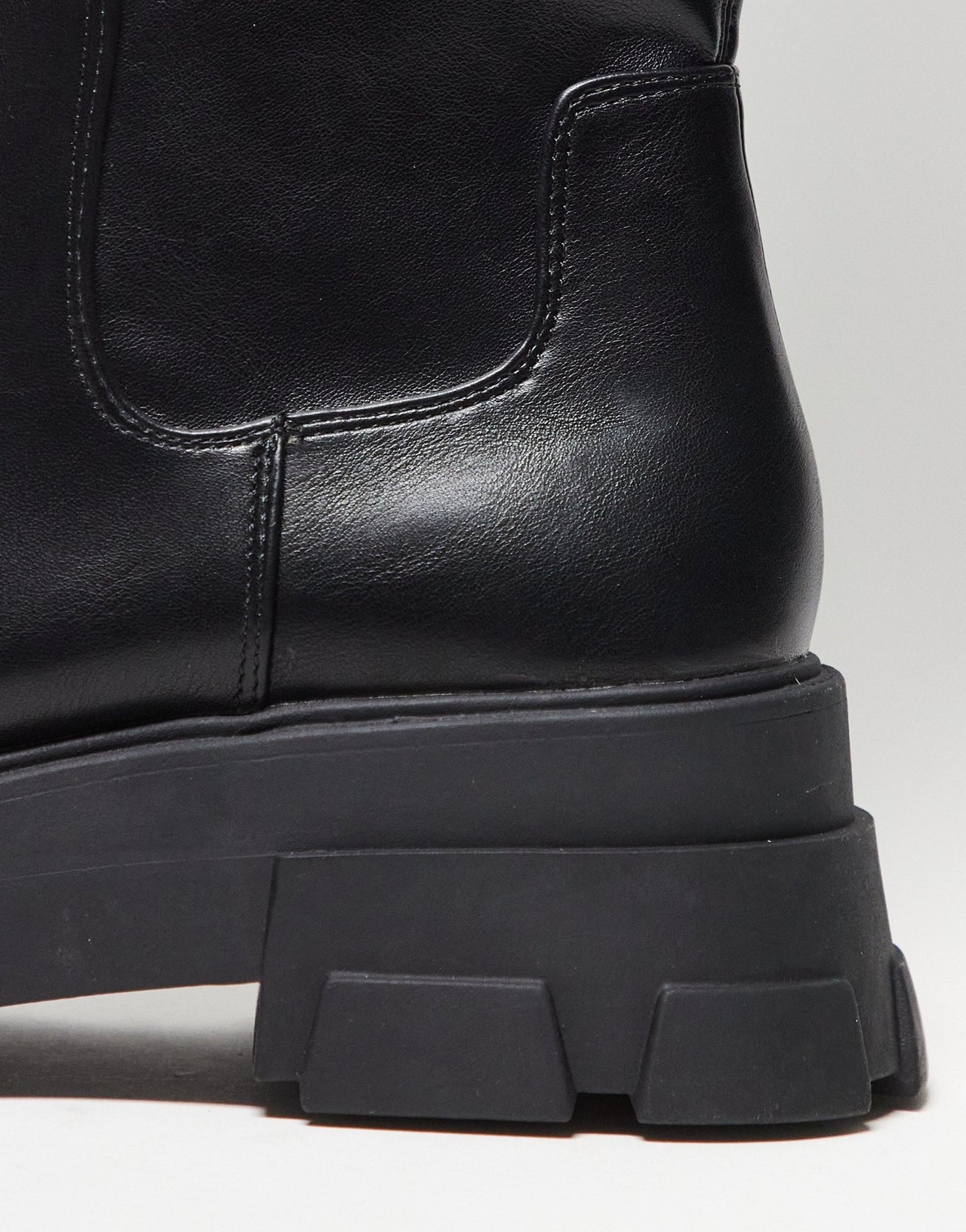 Stradivarius Wide Fit over the knee chunky boot in black - ASOS Sample Sale