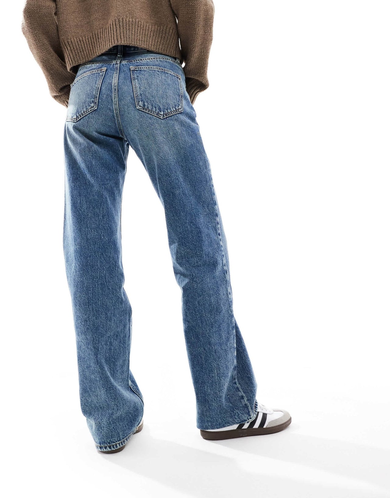 Stradivarius wide leg dad jean in dark vintage wash - ASOS Sample Sale