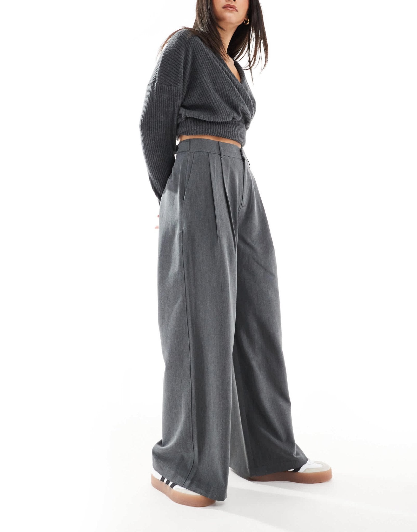 Stradivarius wide pleat front leg trouser in grey - ASOS Sample Sale