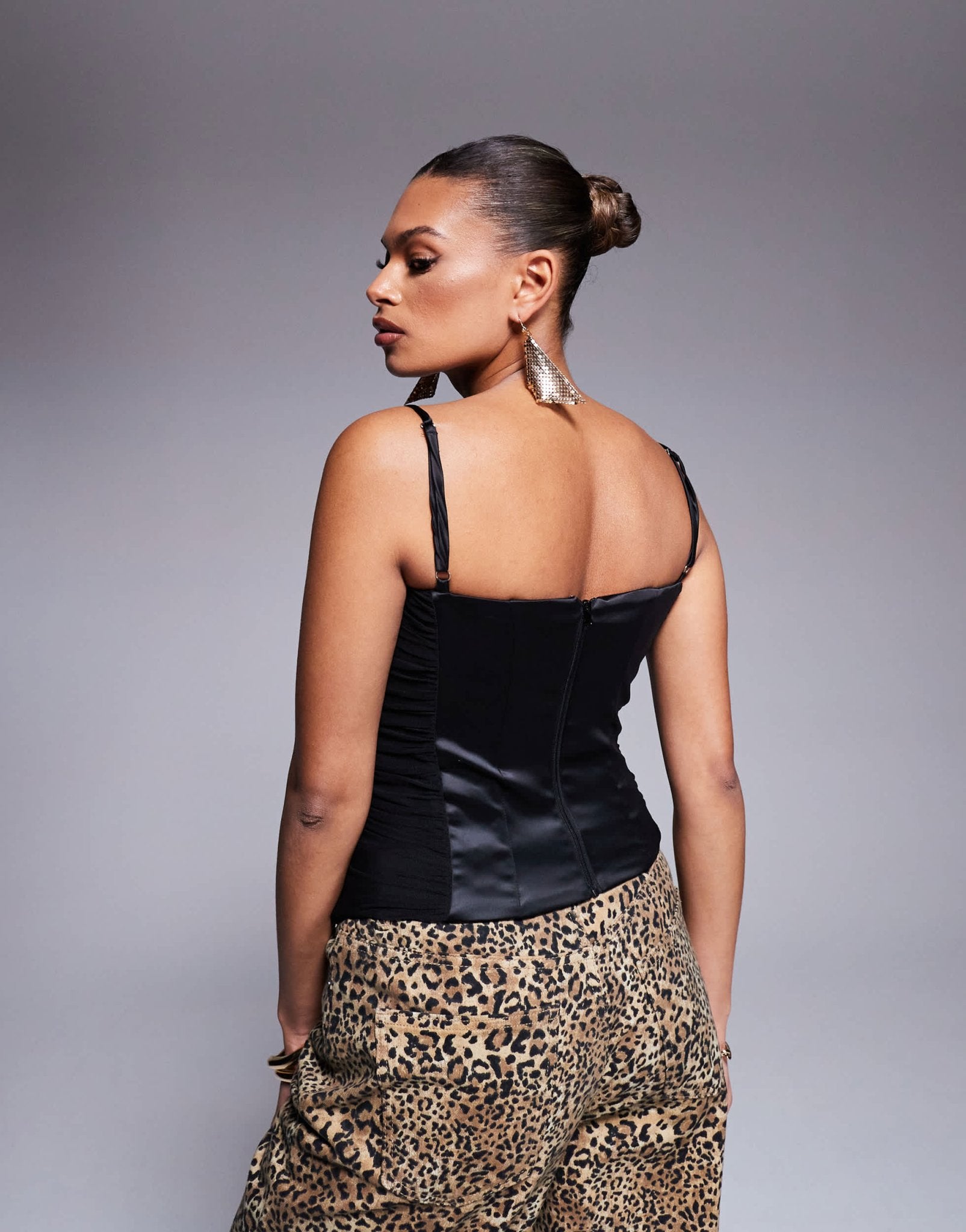 Taideux fuller bust Cassandra satin boned corset top with hook and eye detail in black - ASOS Sample Sale