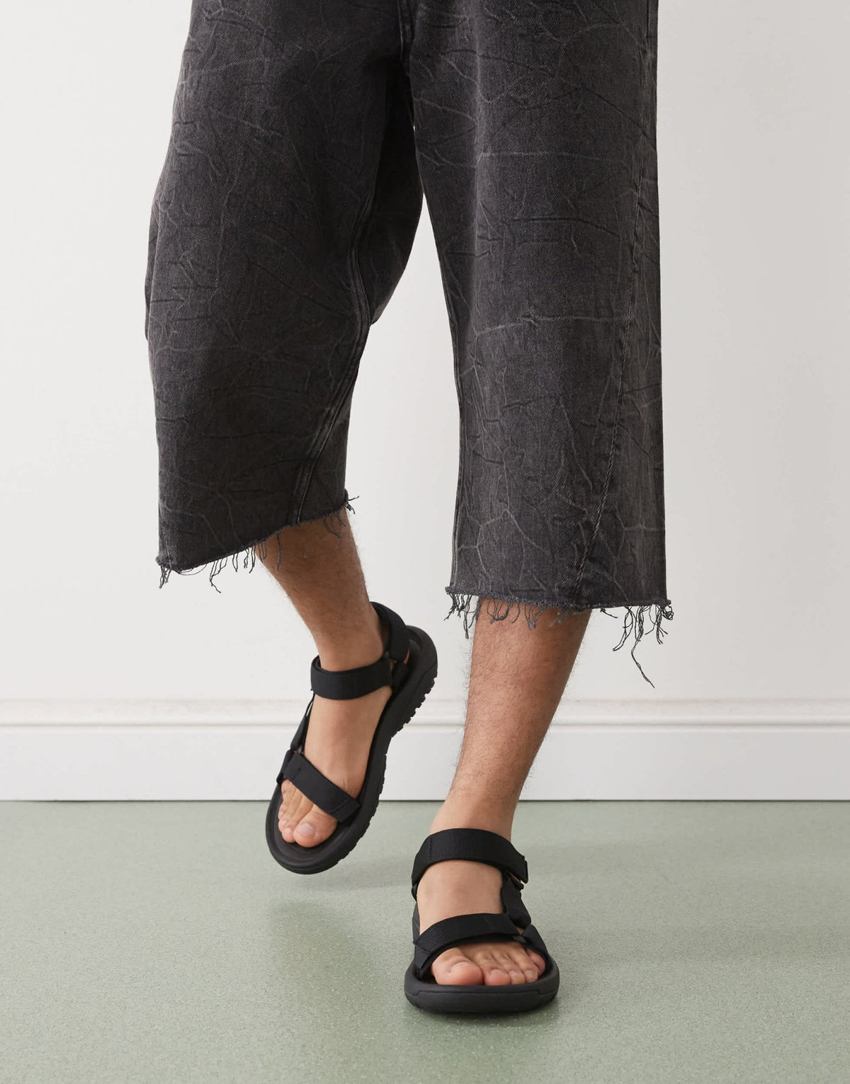 Teva Hurricane XLT2 in black - ASOS Sample Sale