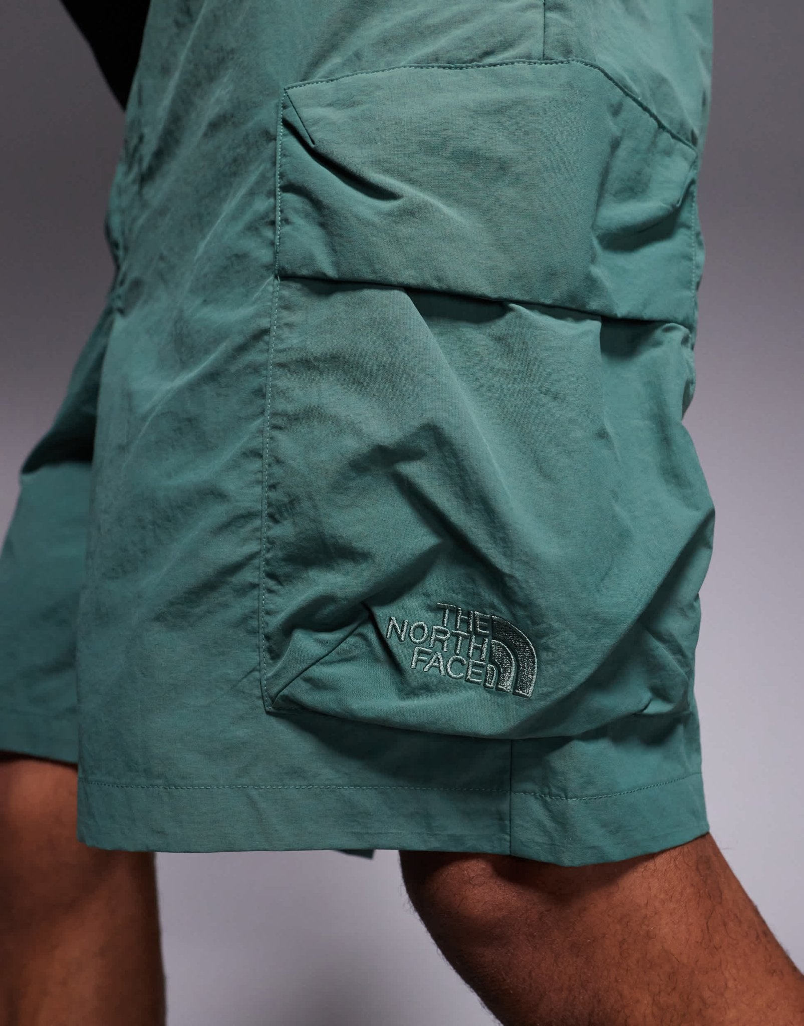 The North Face cargo pocket logo shorts in green - ASOS Sample Sale