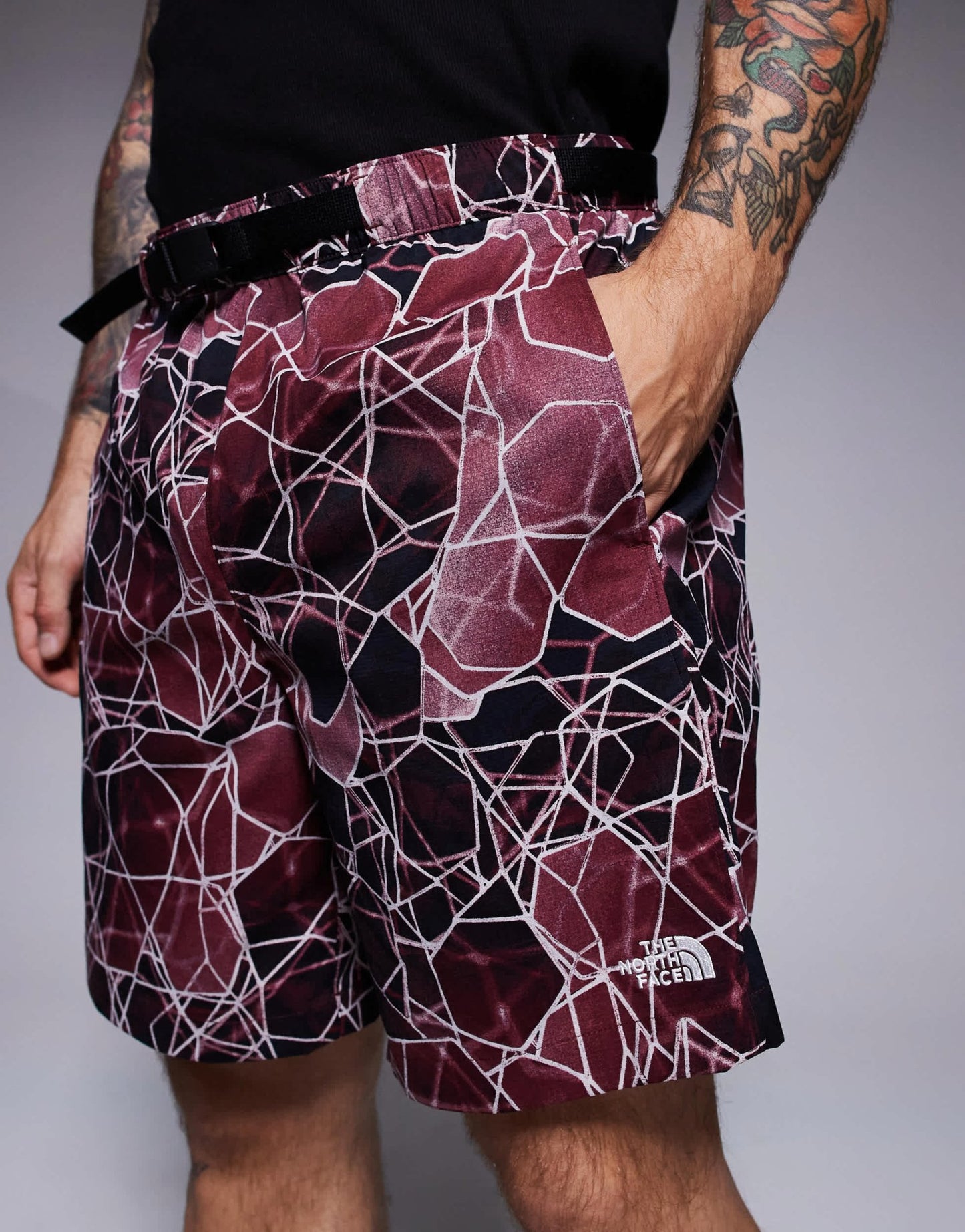 The North Face Class V Pathfinder belted logo shorts in burgundy print - ASOS Sample Sale
