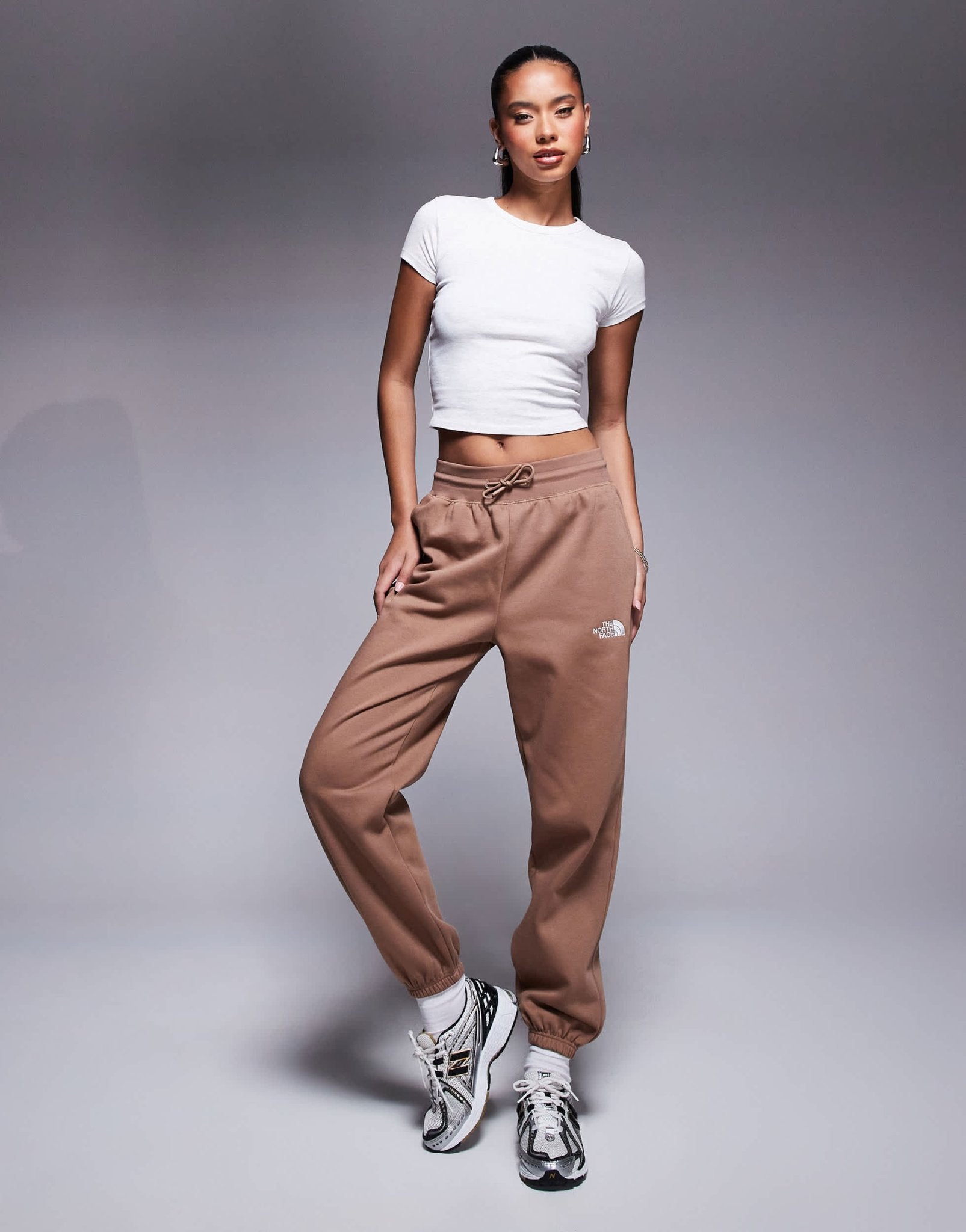 The North Face Essential logo relaxed cuff jogger in brown - ASOS Sample Sale