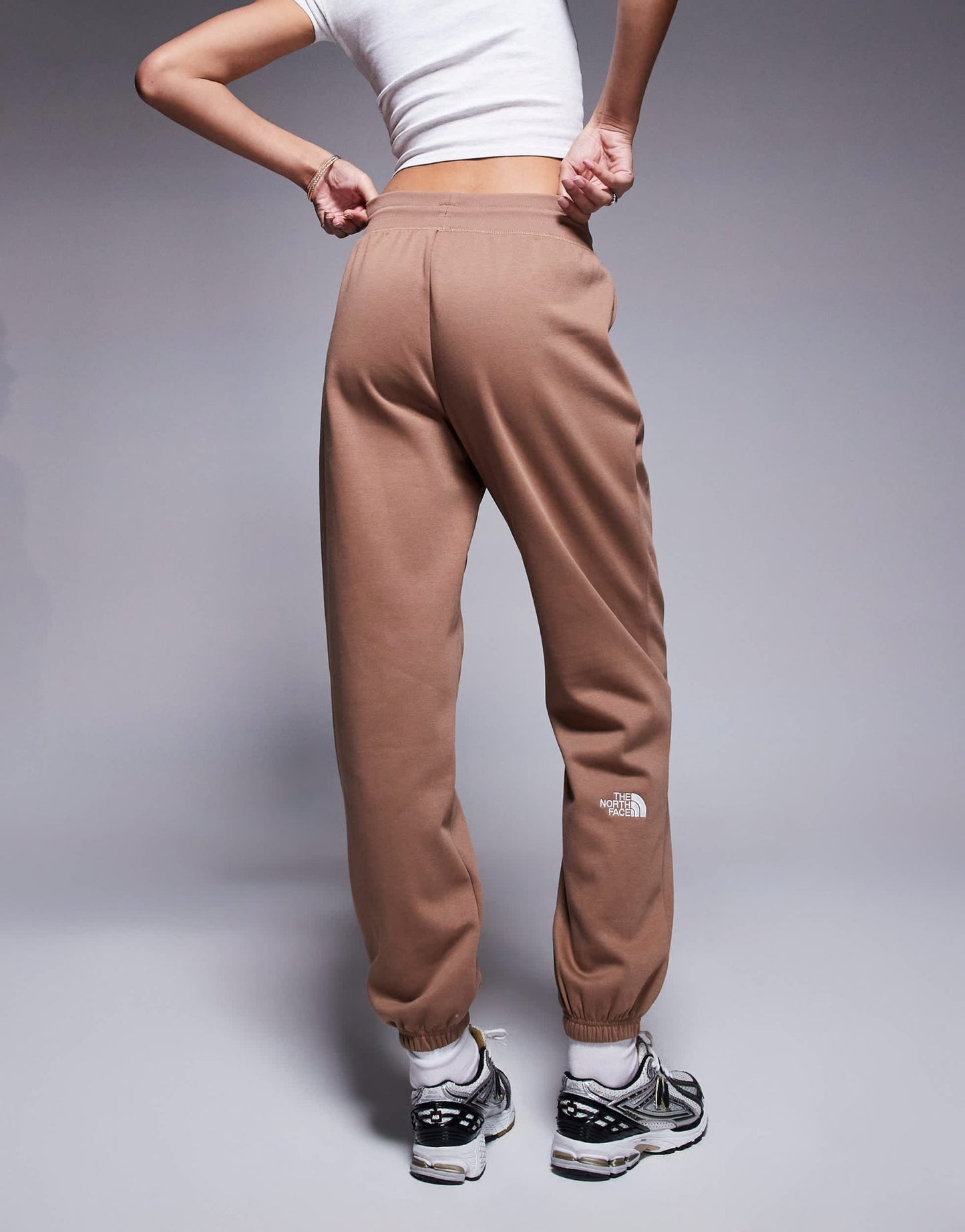 The North Face Essential logo relaxed cuff jogger in brown - ASOS Sample Sale