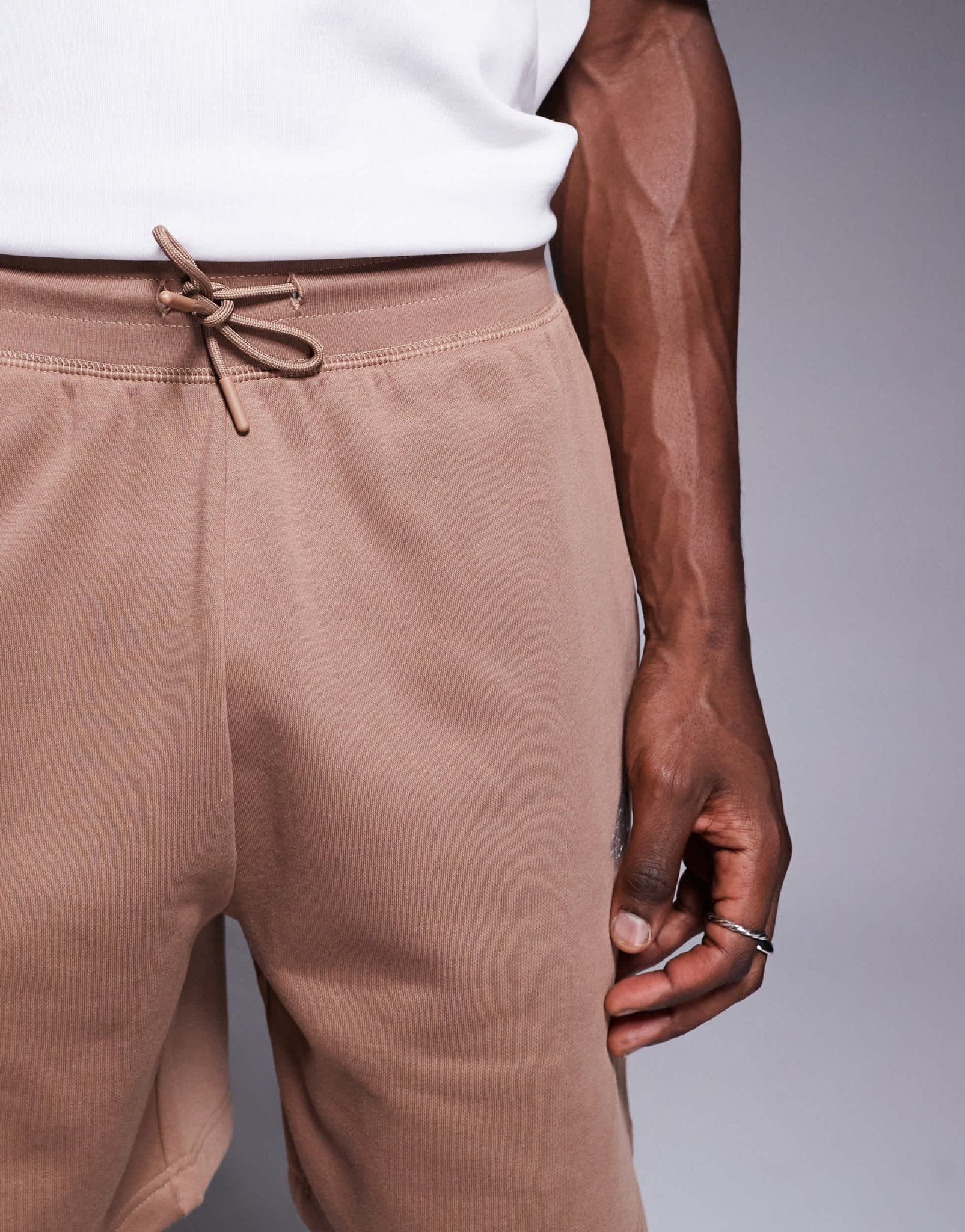 The North Face Essential logo sweatshorts in brown - ASOS Sample Sale