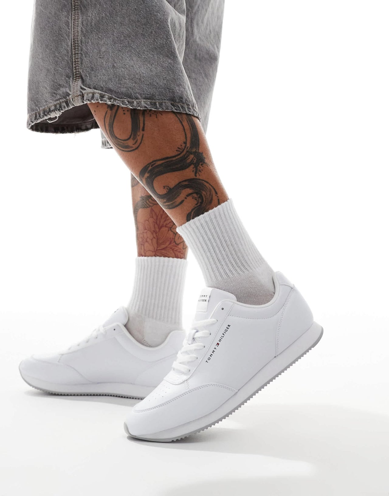 Tommy Hilfiger runner stripe trainers in white - ASOS Sample Sale