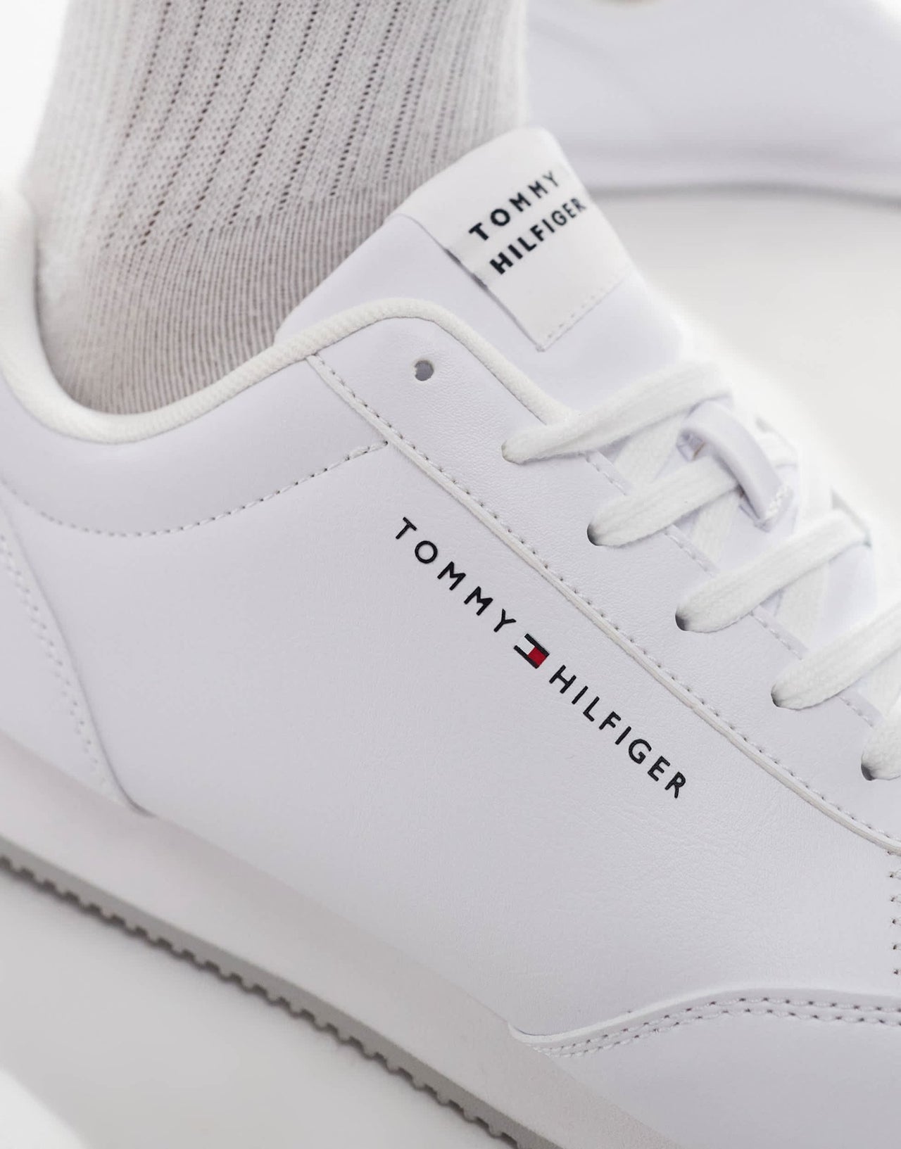 Tommy Hilfiger runner stripe trainers in white - ASOS Sample Sale