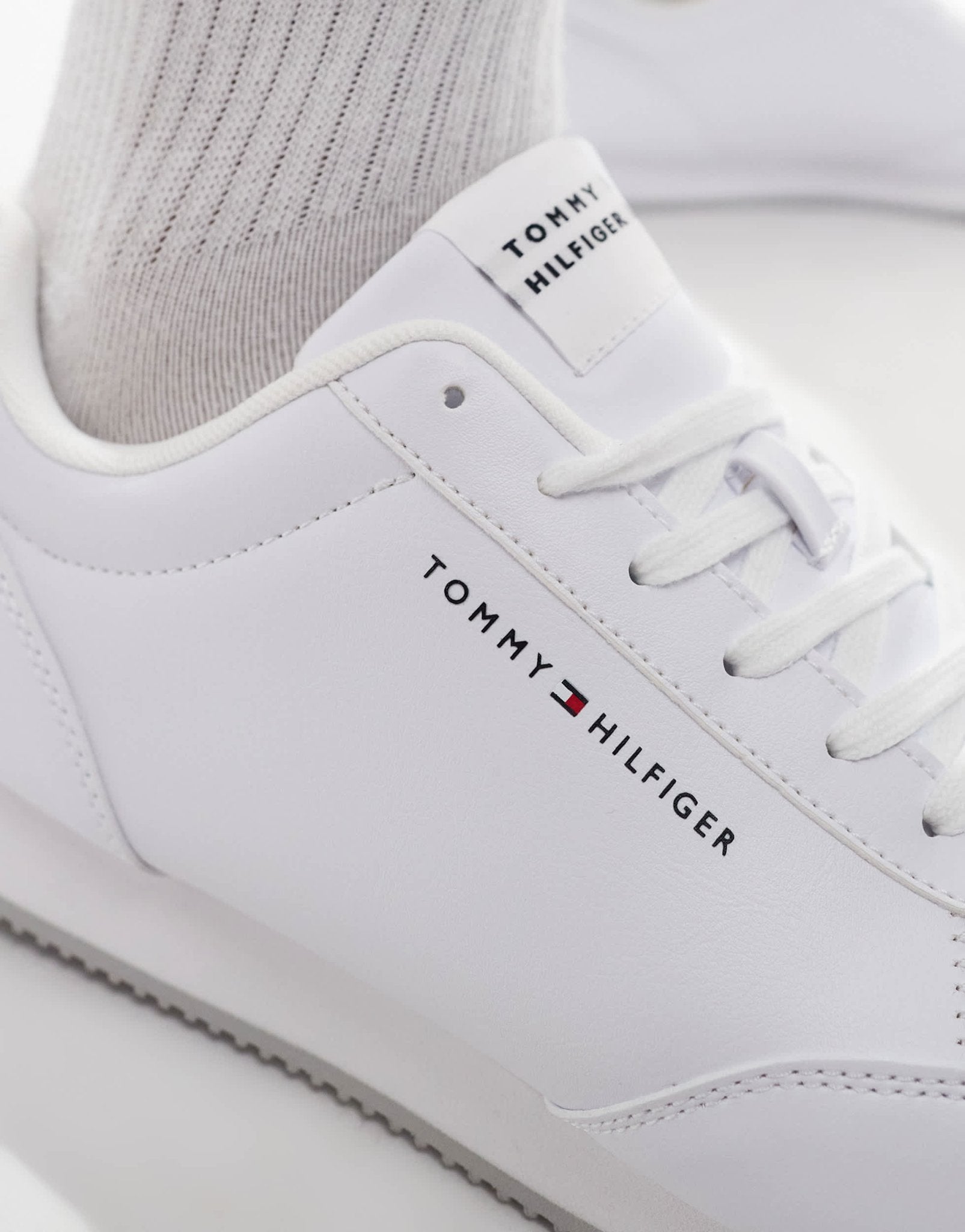 Tommy Hilfiger runner stripe trainers in white - ASOS Sample Sale